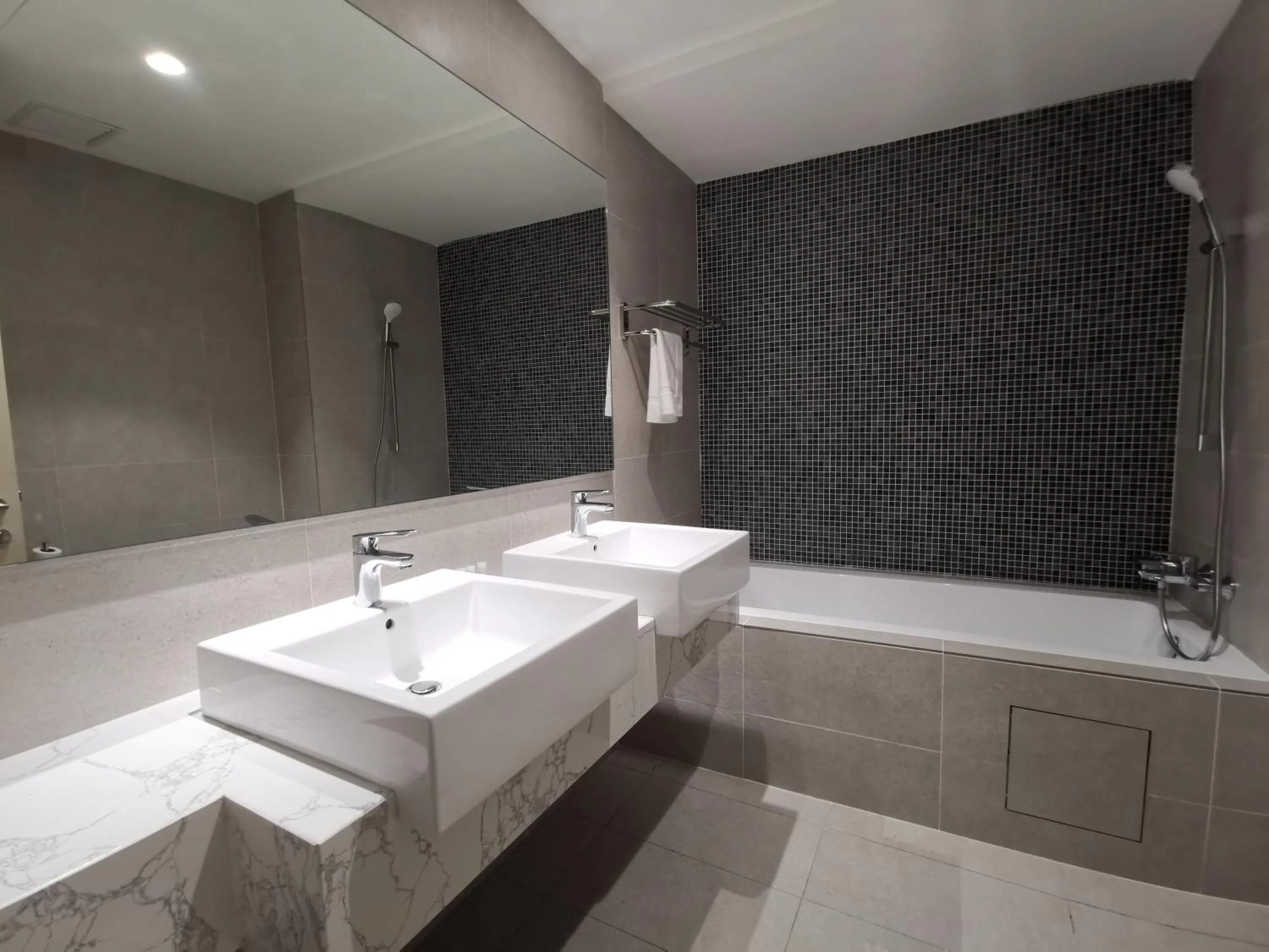 Shower in The Ooak Suites and Residence@ Kiara 163