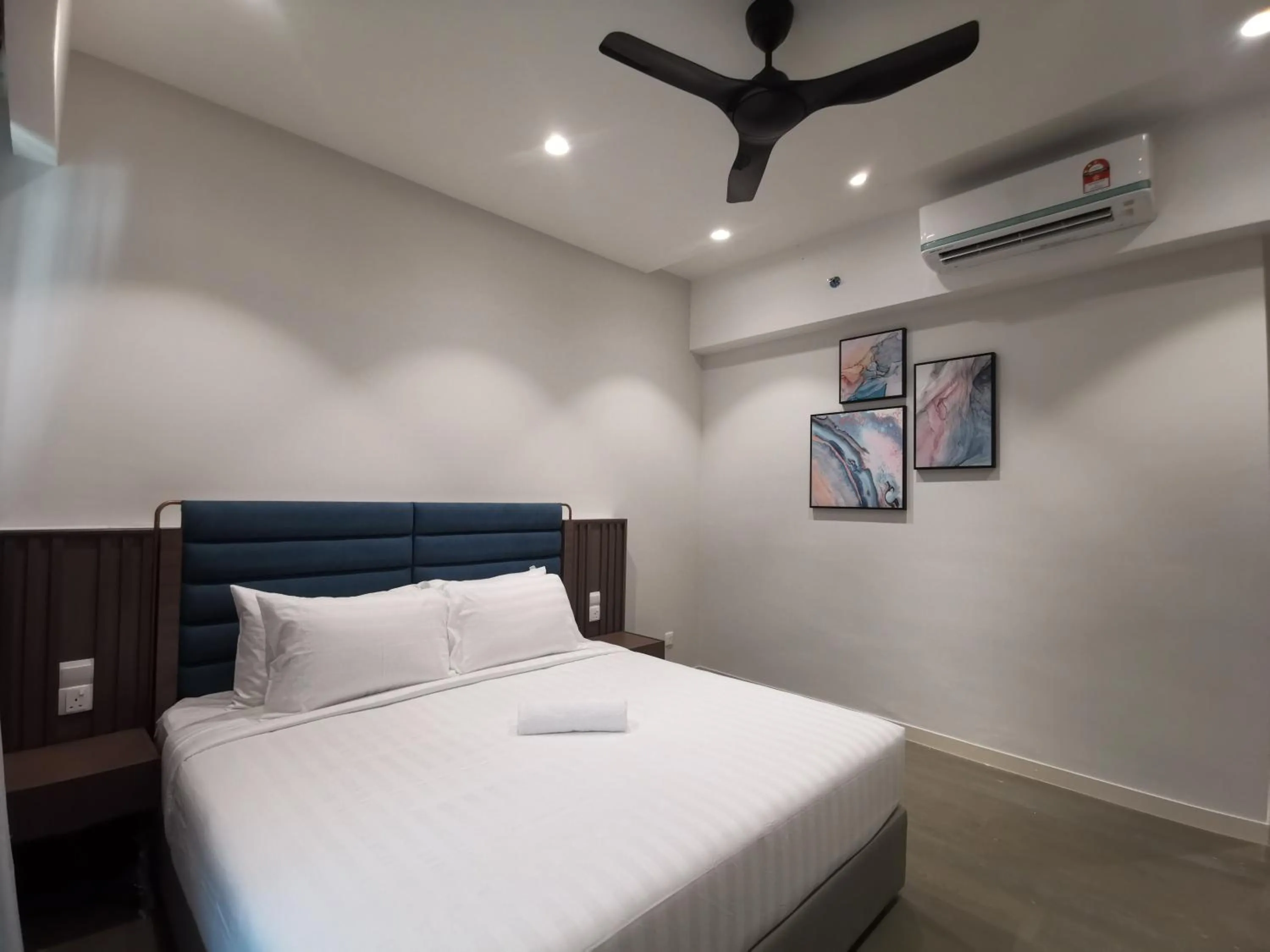 Bed in The Ooak Suites and Residence@ Kiara 163