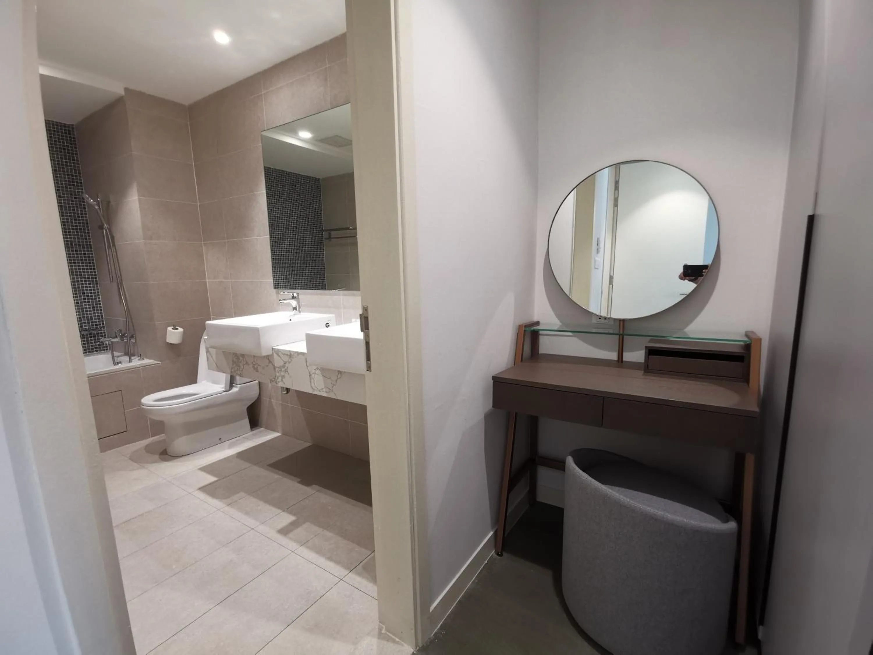 The Ooak Suites and Residence@ Kiara 163