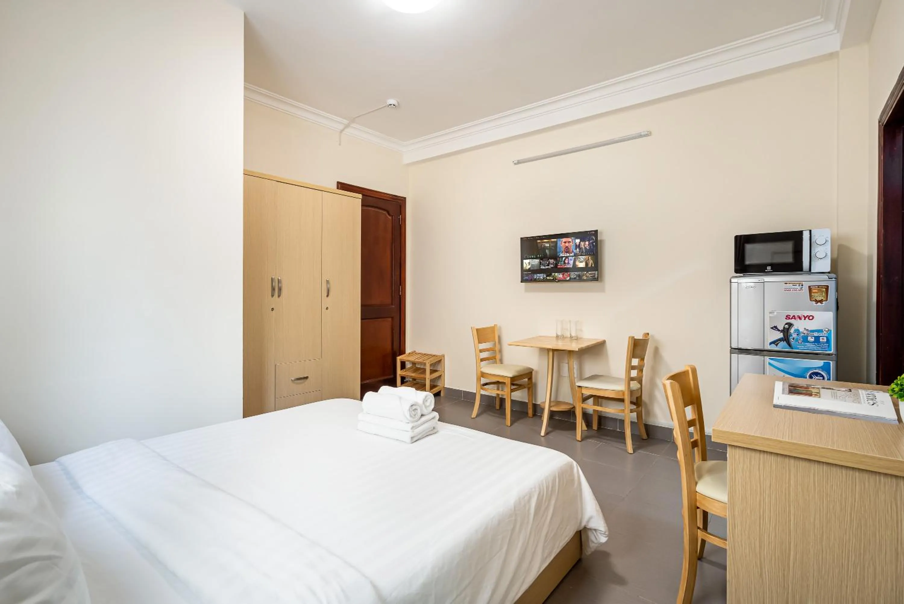 Property building, Bed in We Home Nguyen Trai