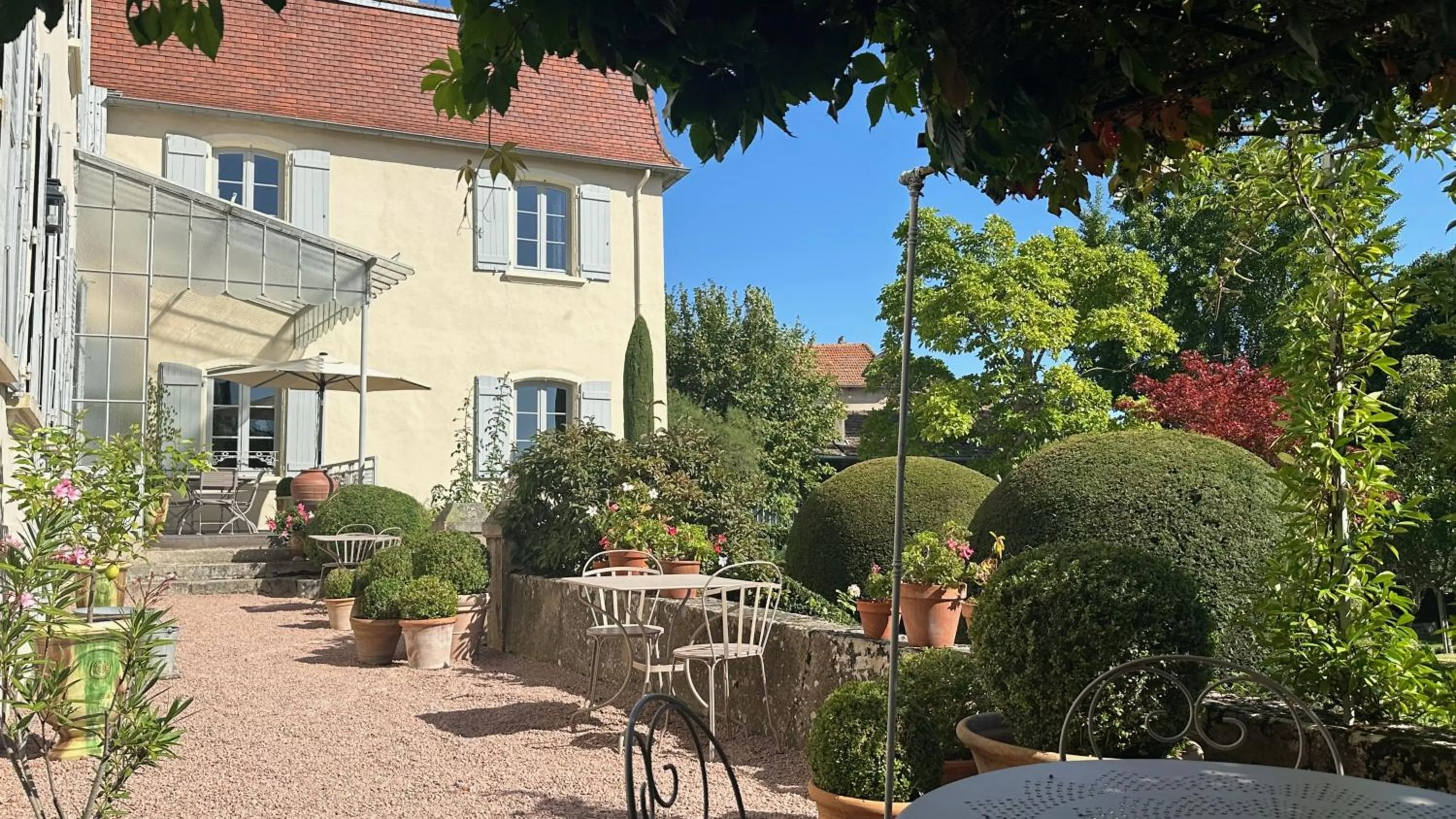Patio in Demeure Bouquet
