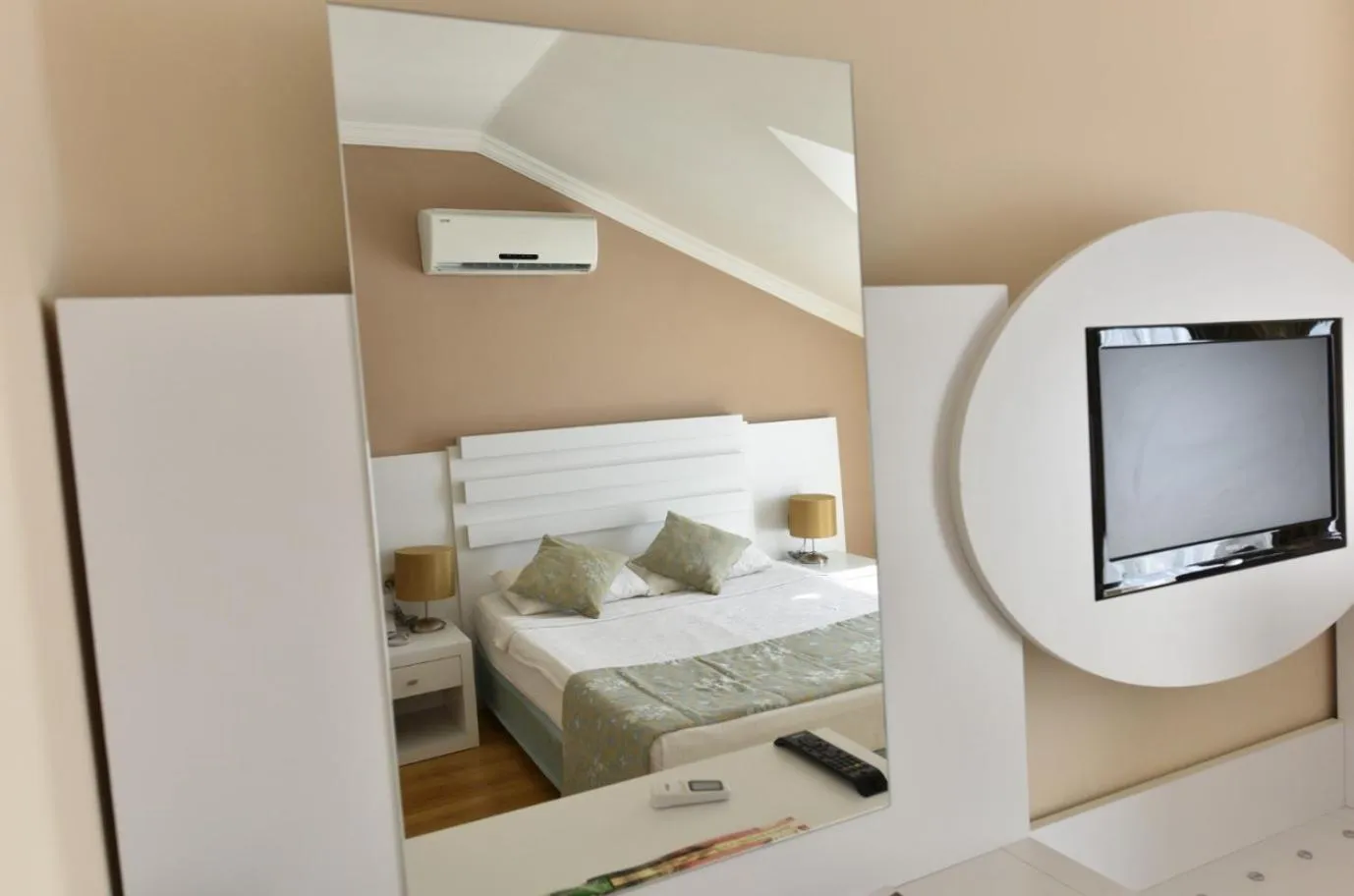 Bed in Sahra Su Holiday Village & SPA