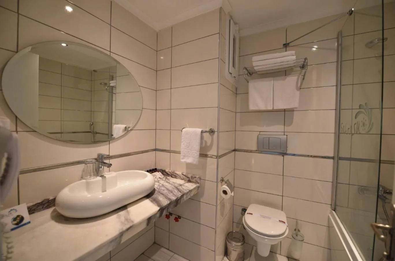 Shower in Sahra Su Holiday Village & SPA