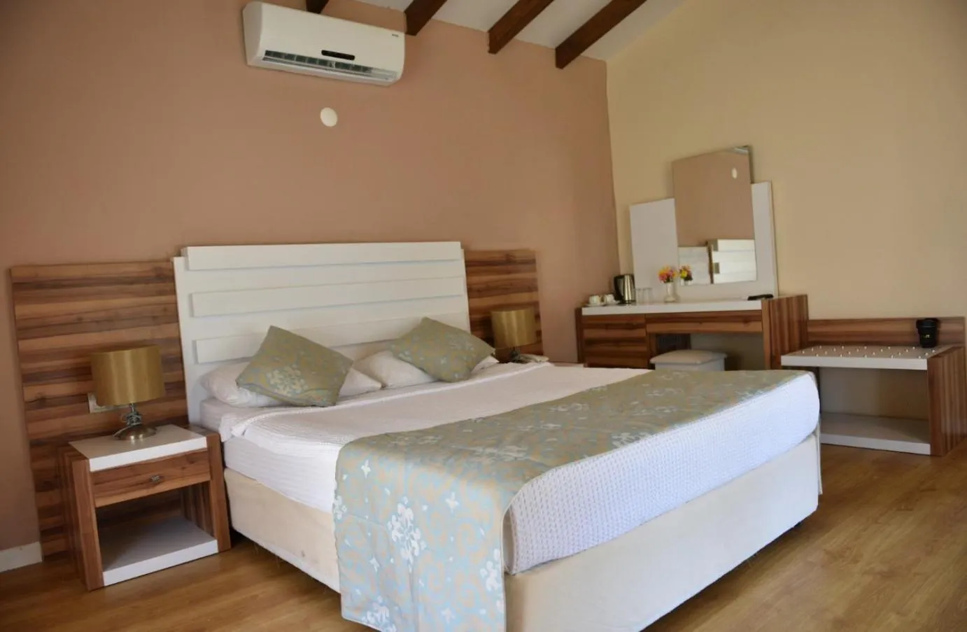 Bed in Sahra Su Holiday Village & SPA