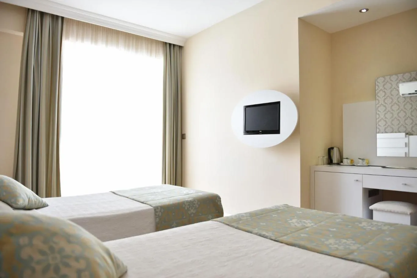 Bed in Sahra Su Holiday Village & SPA