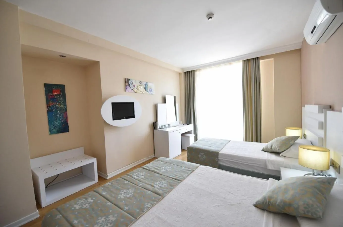 Bed in Sahra Su Holiday Village & SPA