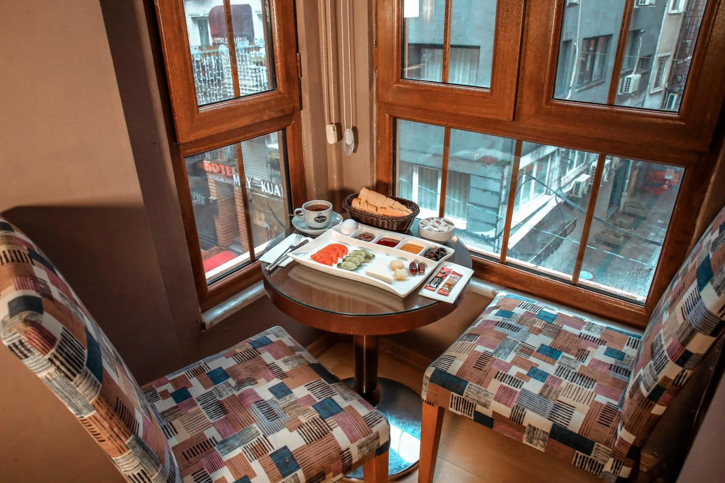 Breakfast in Letter Hotel