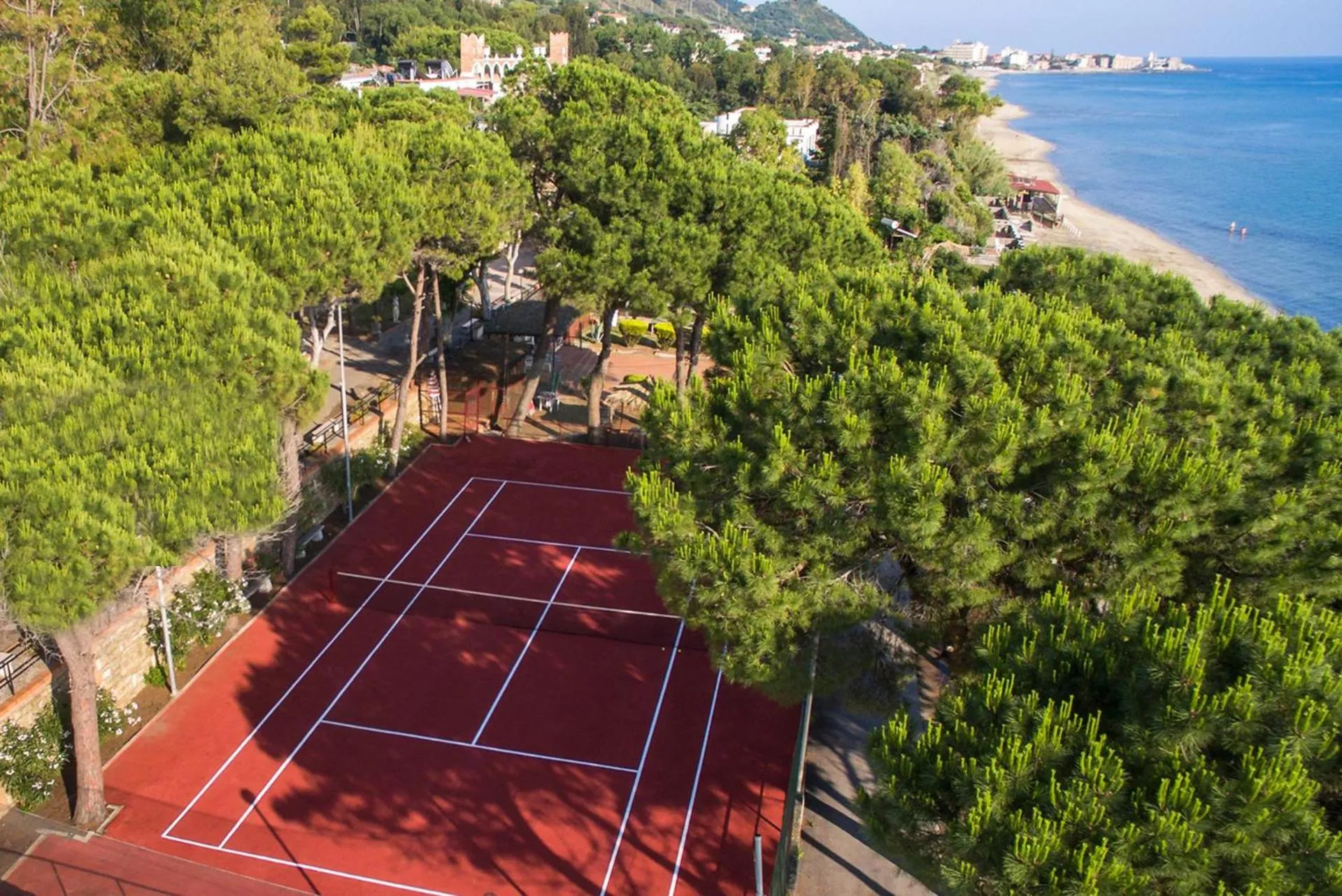 Tennis court in Villa Sarina