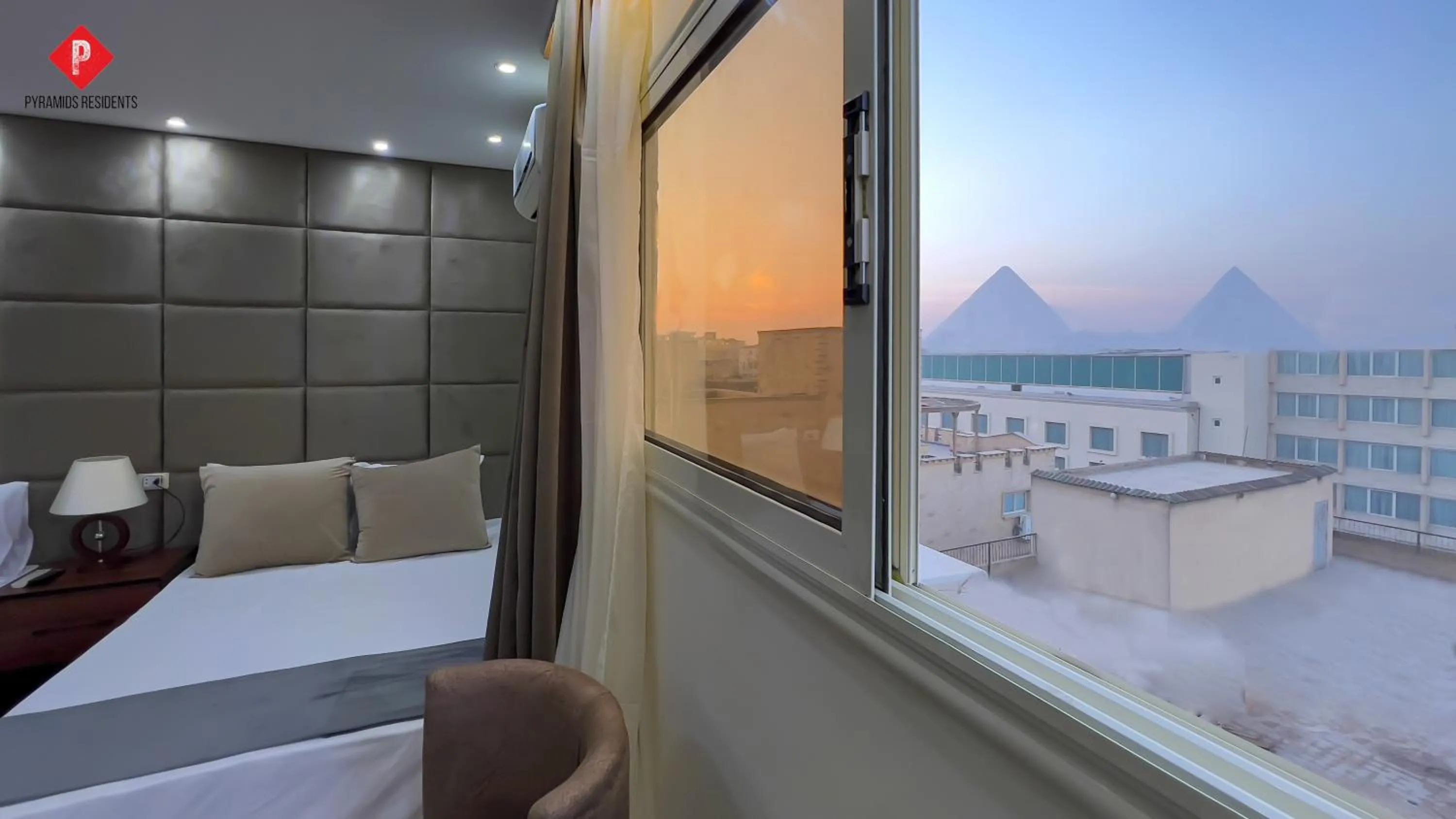 Bed in Pyramids View Guest House