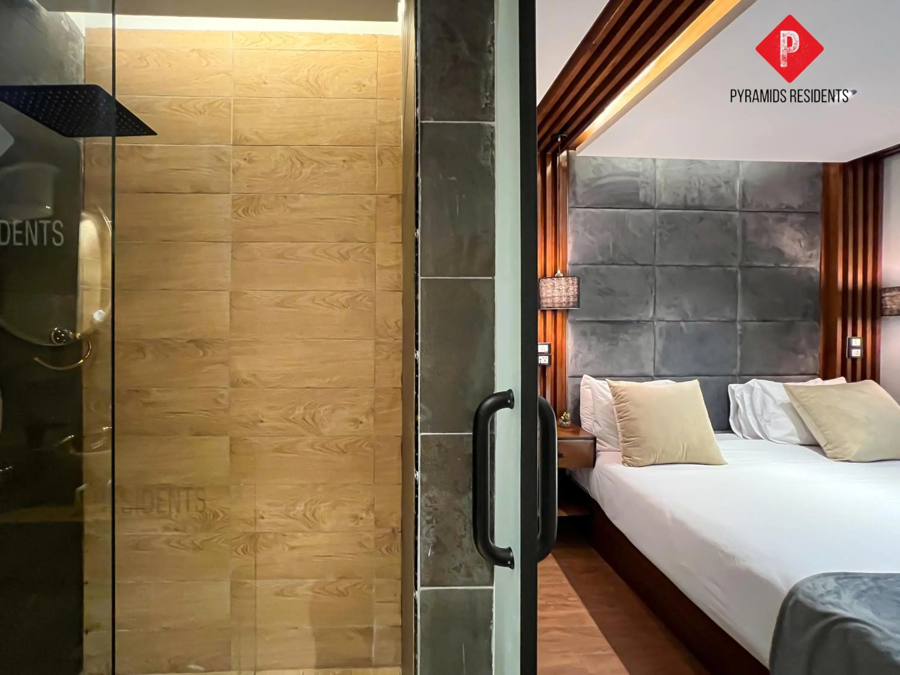 Bed in Pyramids View Guest House