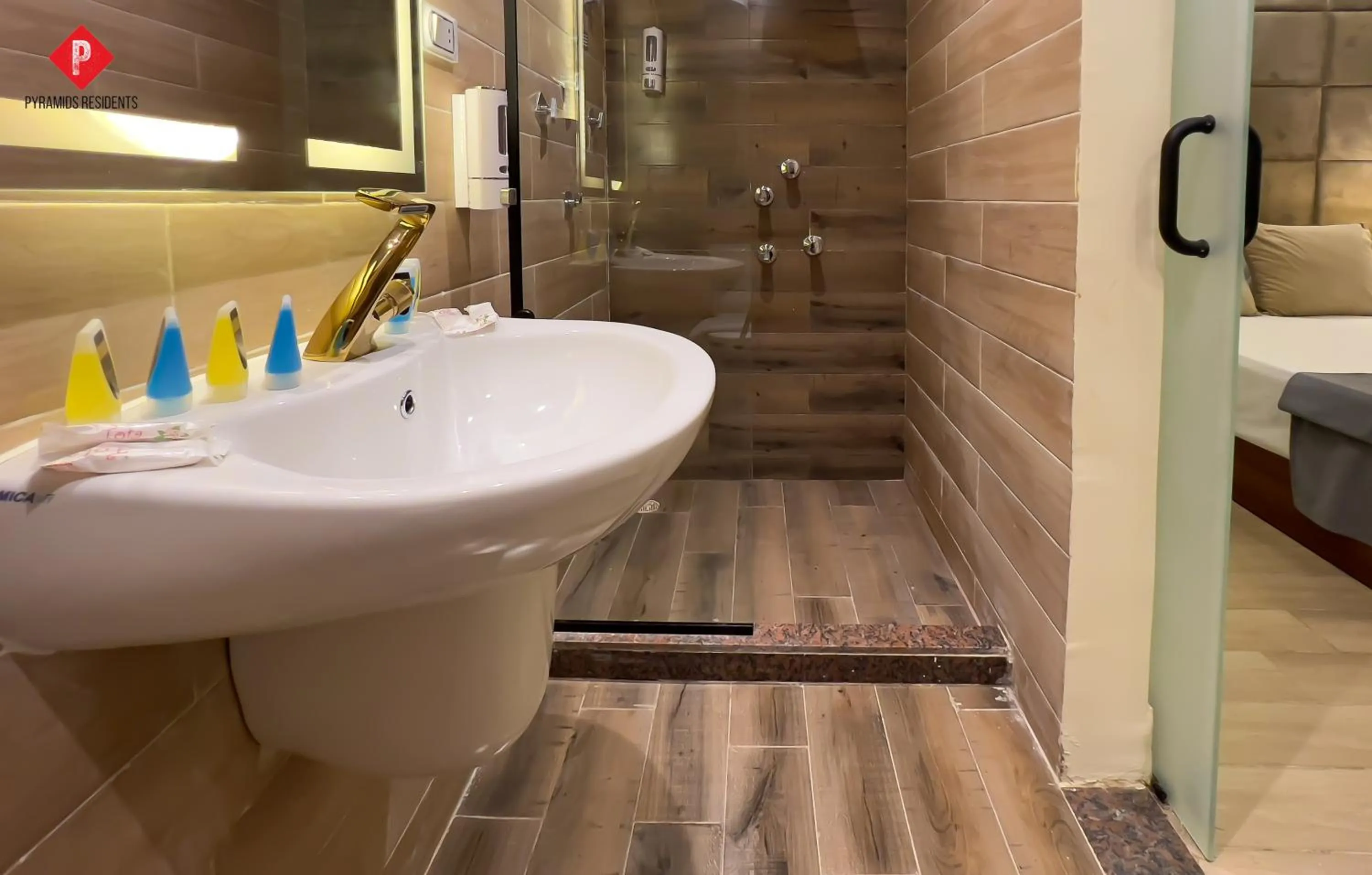 Toilet in Pyramids View Guest House