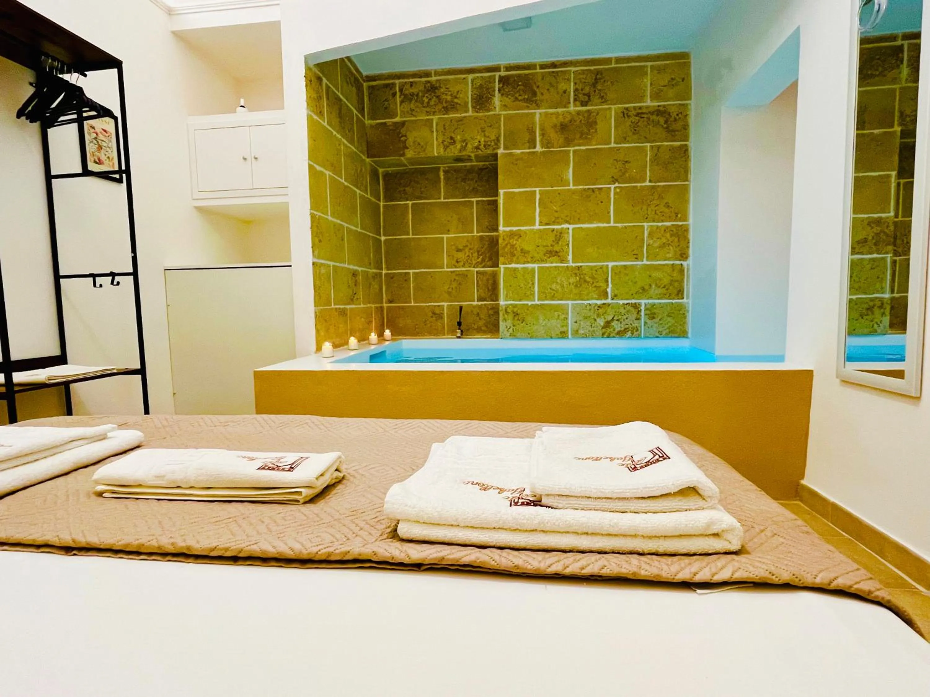 Swimming pool, Bed in Corte Gabellone - dimora storica