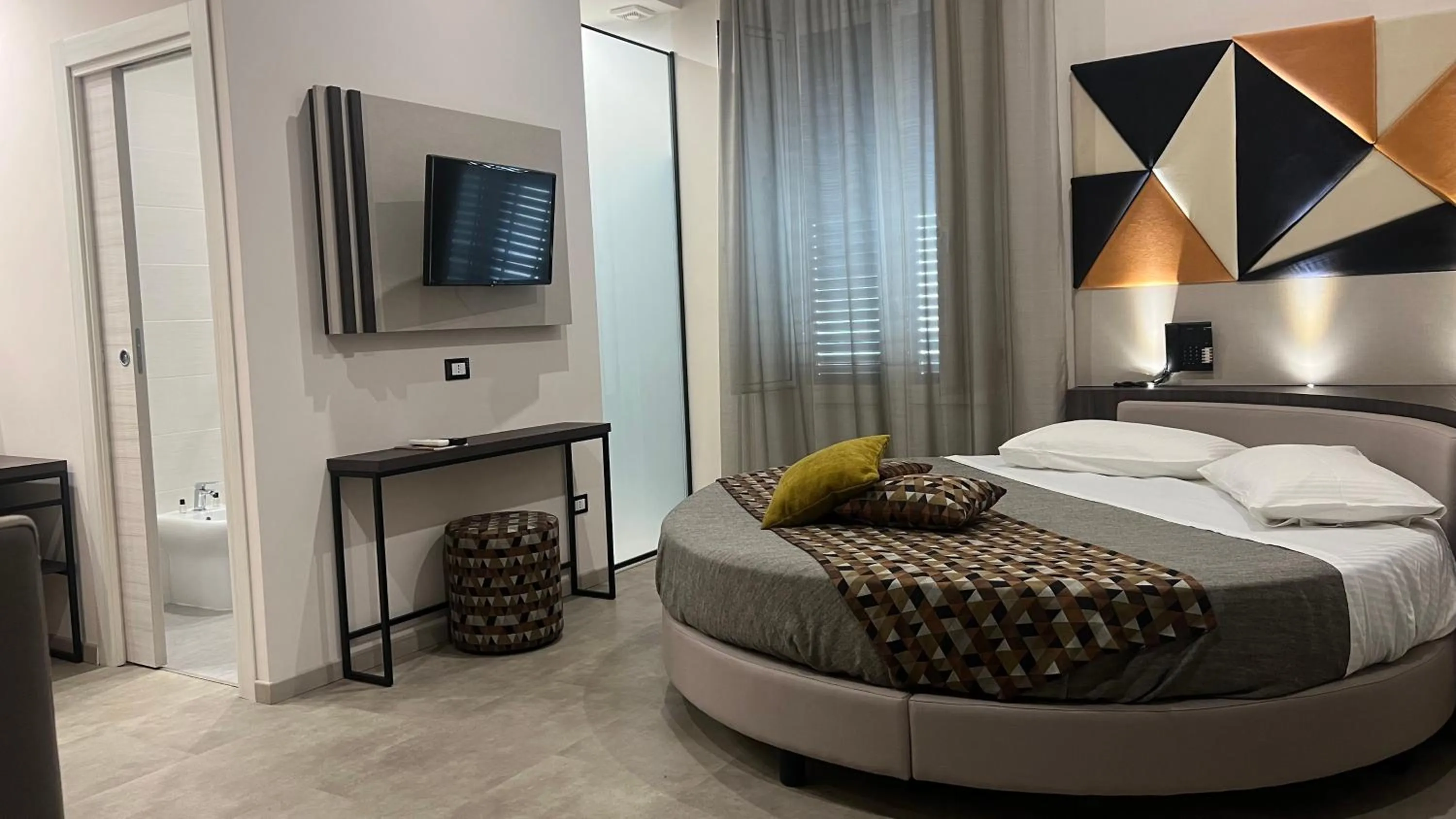 Bedroom, Bed in Hotel Tonic