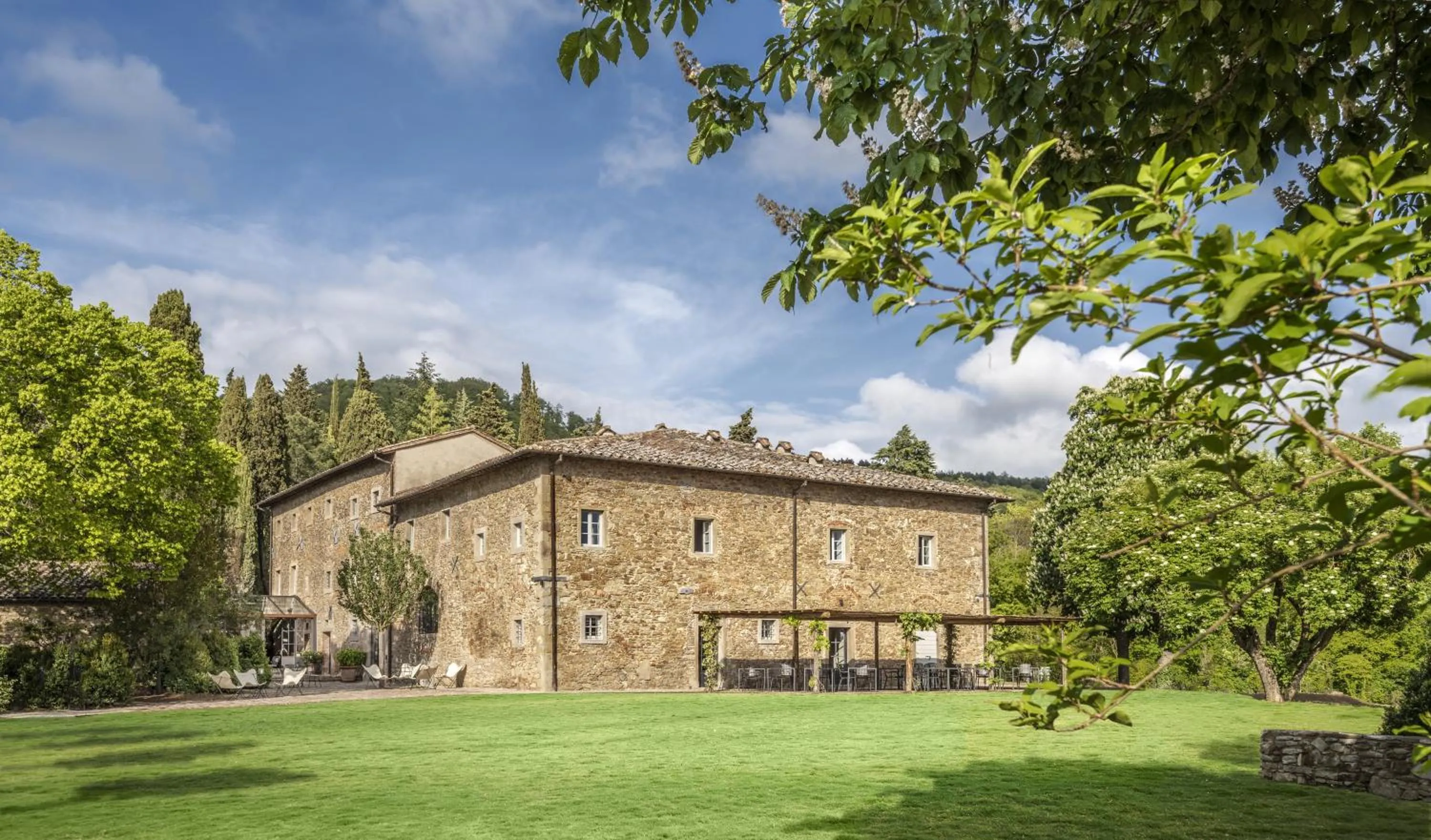 Property building in Badia di Pomaio