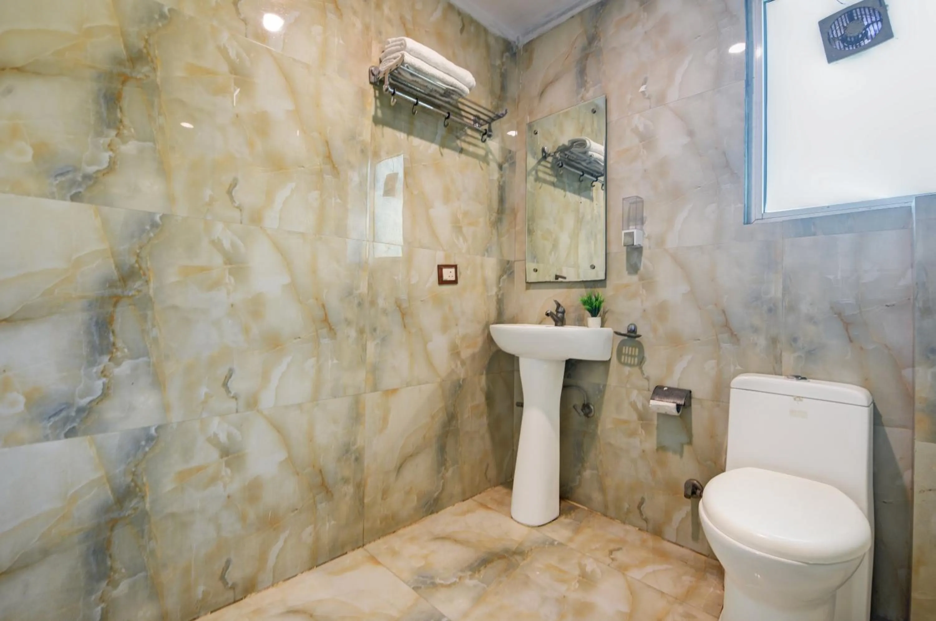 Shower in The Hotel Mohit -5 Minutes Walk From New Delhi Railway Station - Paharganj