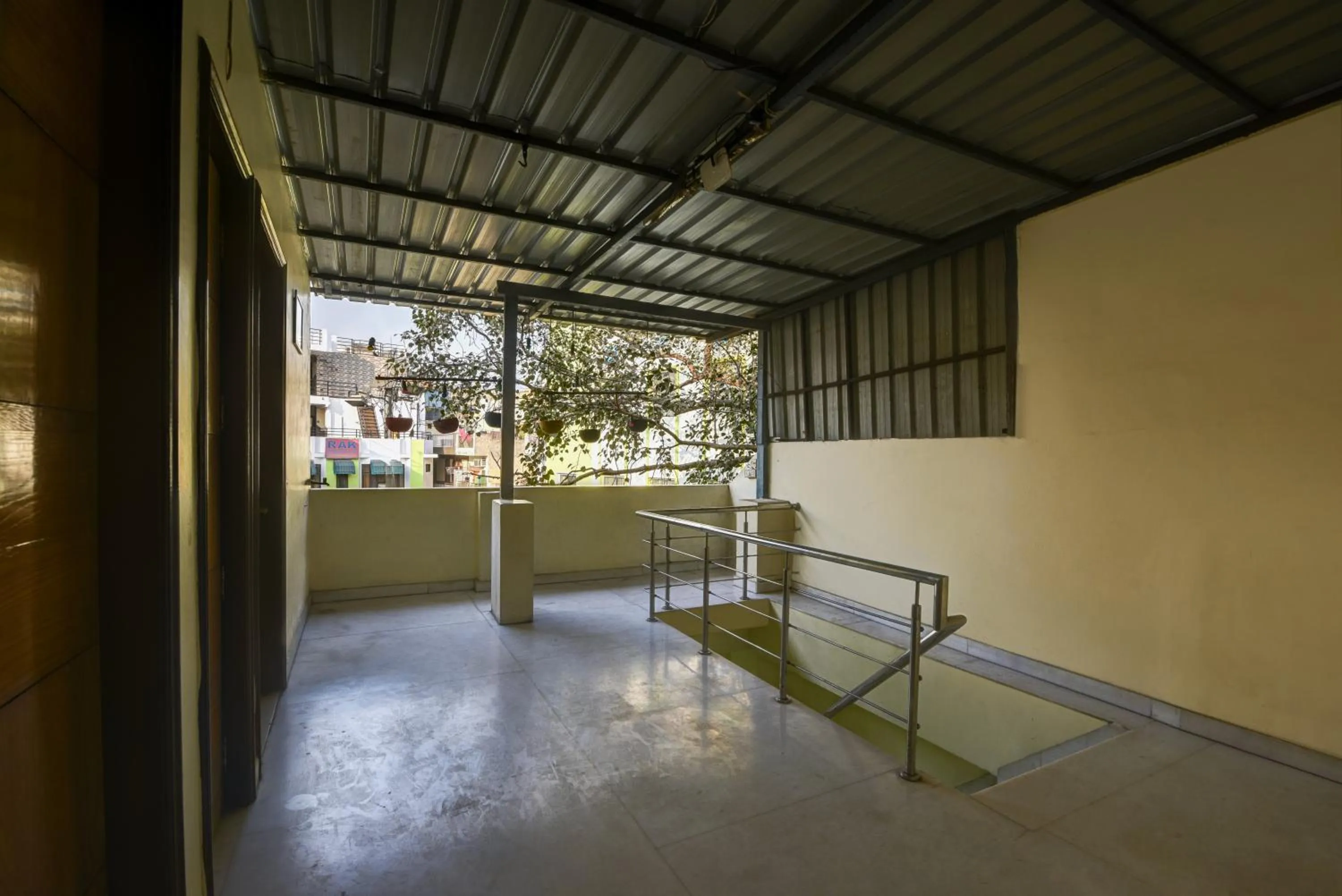 Library in The Hotel Mohit -5 Minutes Walk From New Delhi Railway Station - Paharganj