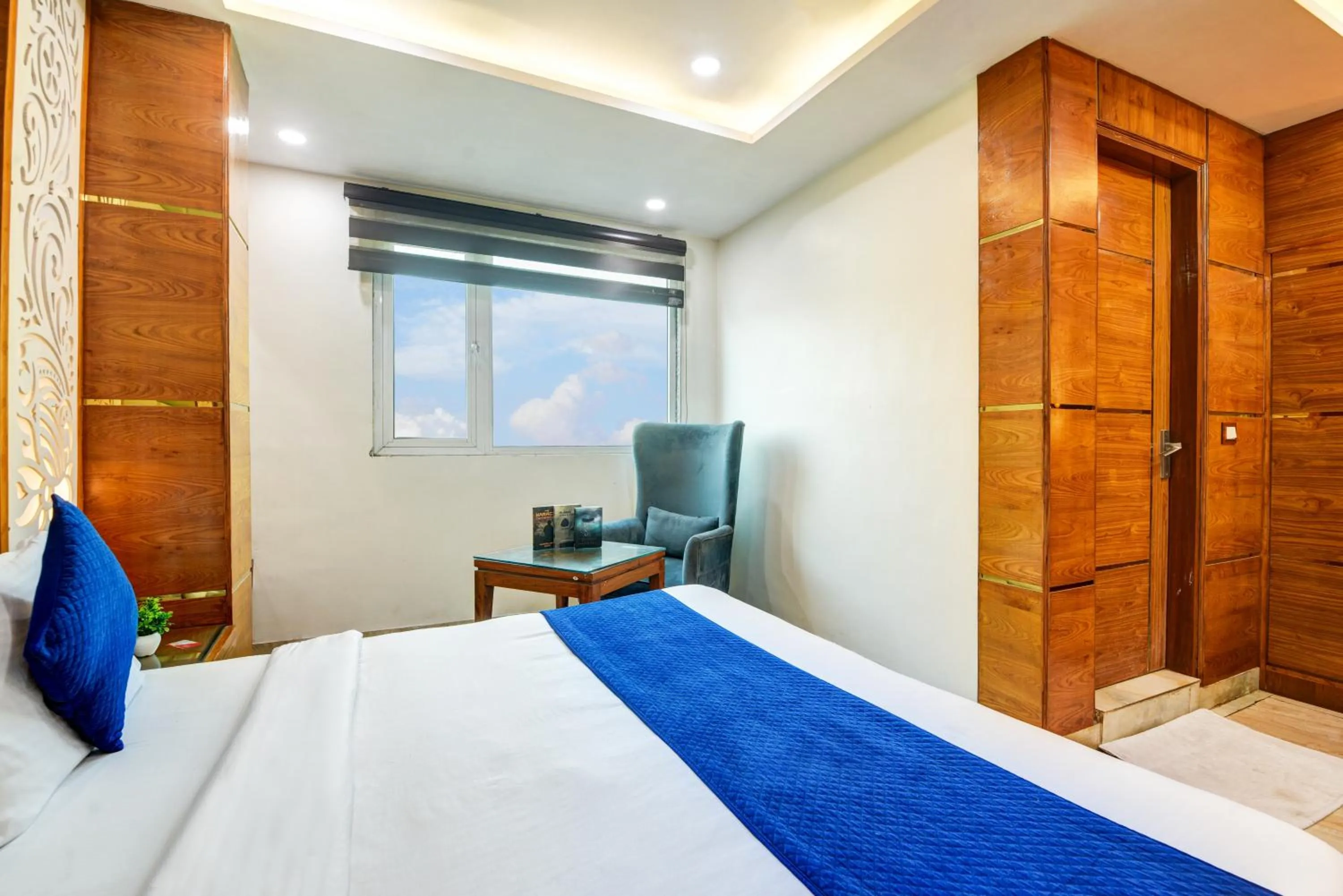 Guests, Bed in The Hotel Mohit -5 Minutes Walk From New Delhi Railway Station - Paharganj