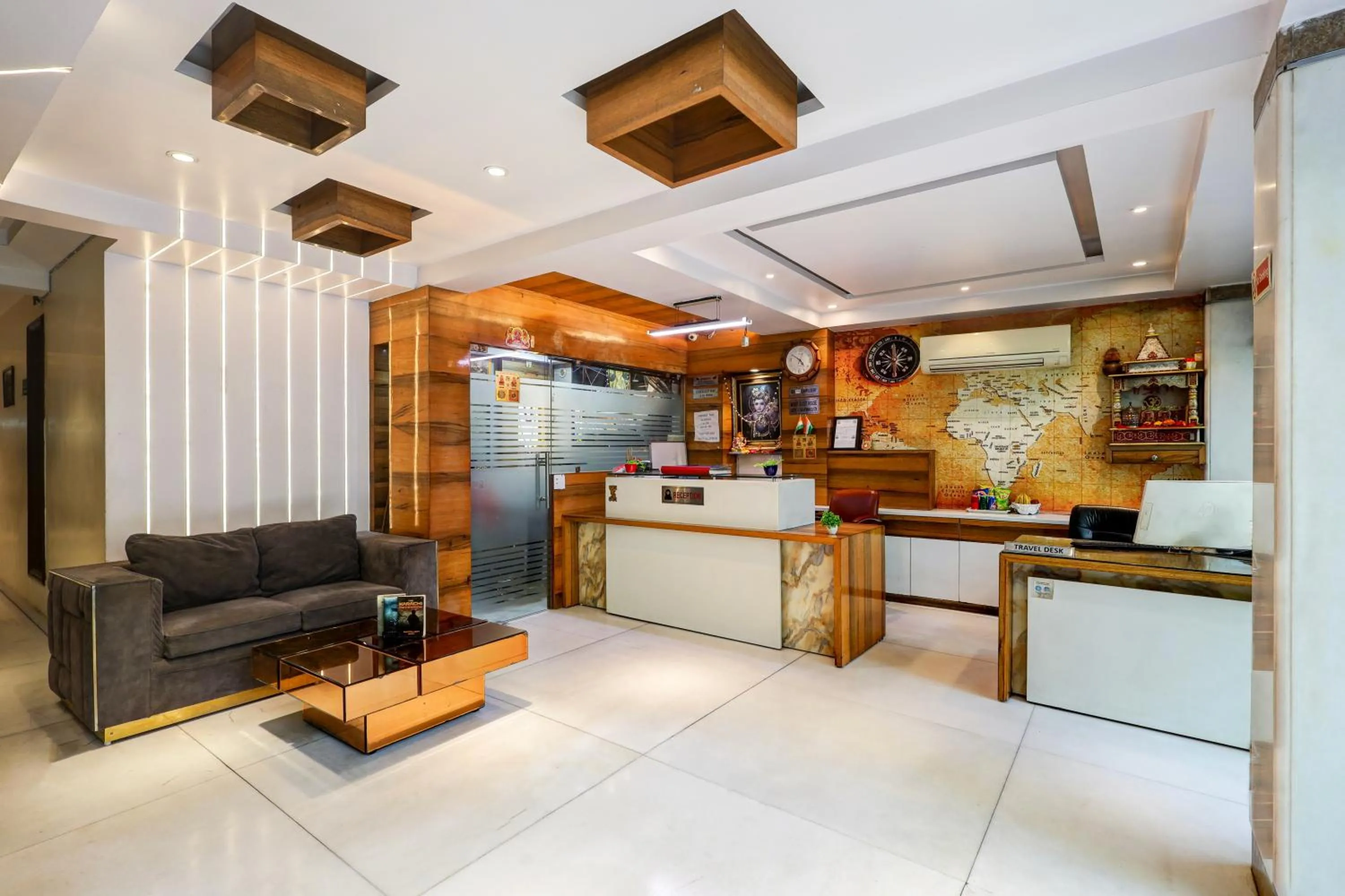 Seating area in The Hotel Mohit -5 Minutes Walk From New Delhi Railway Station - Paharganj