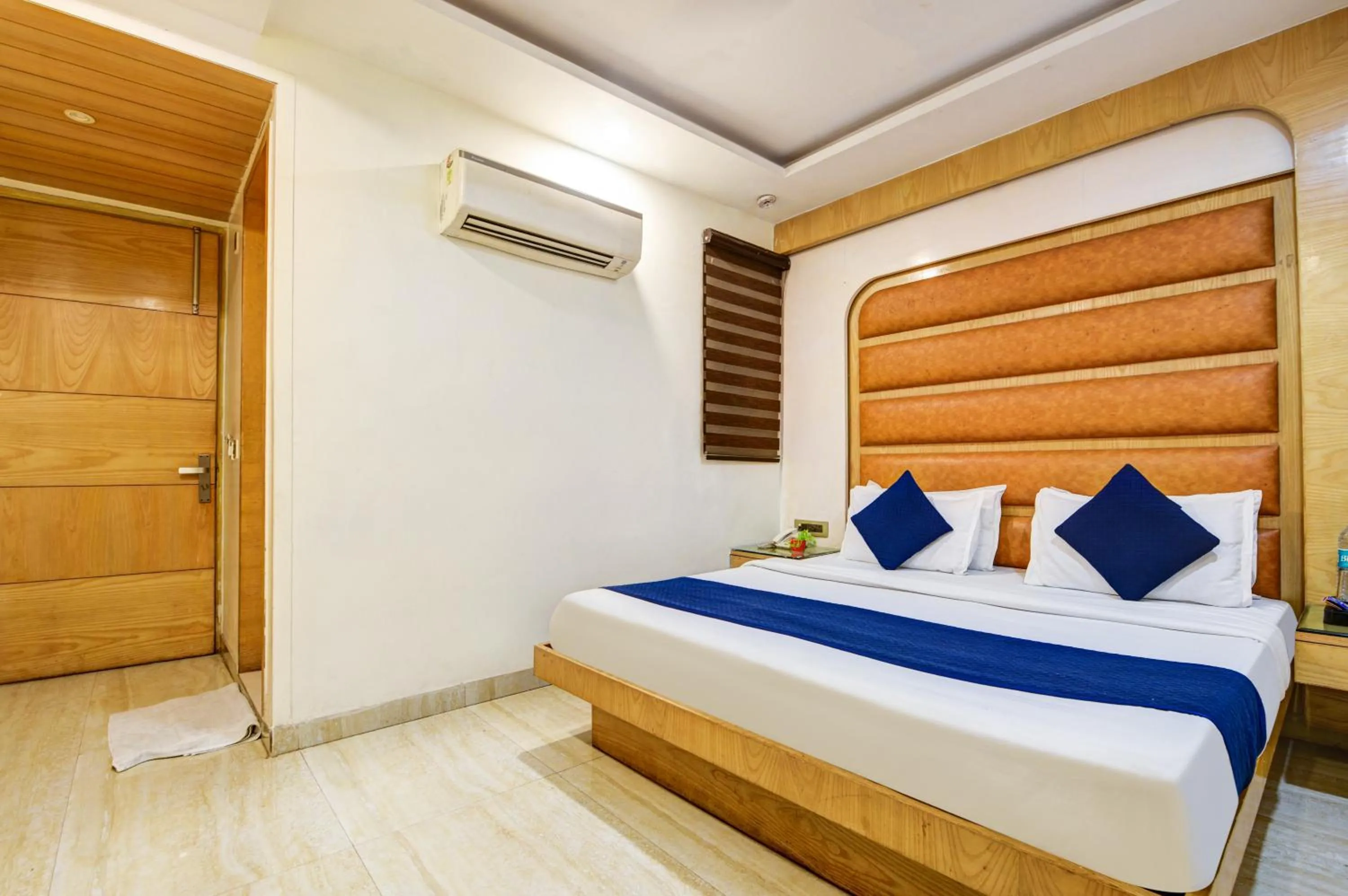 Bed in The Hotel Mohit -5 Minutes Walk From New Delhi Railway Station - Paharganj