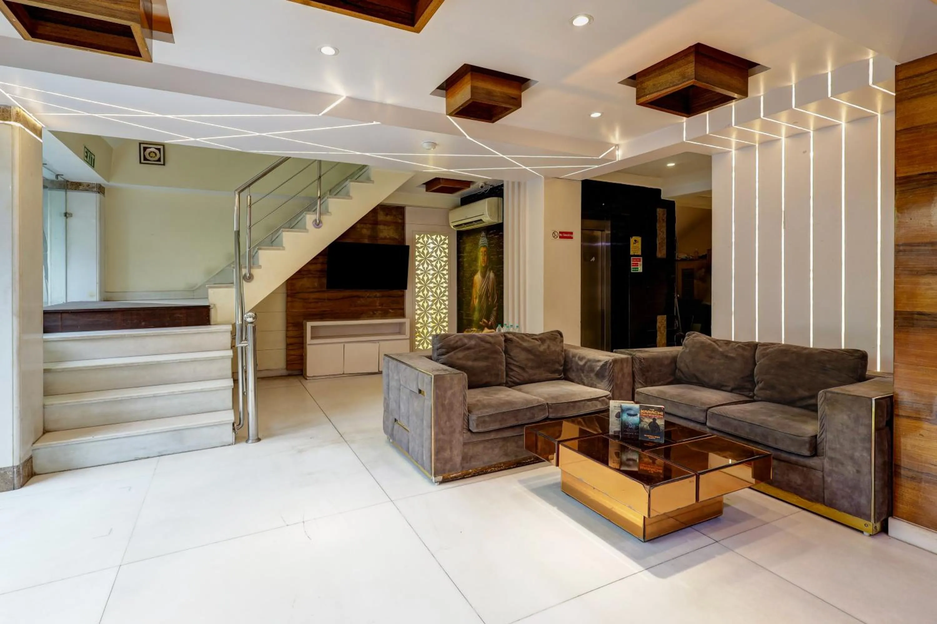 Property building in The Hotel Mohit -5 Minutes Walk From New Delhi Railway Station - Paharganj