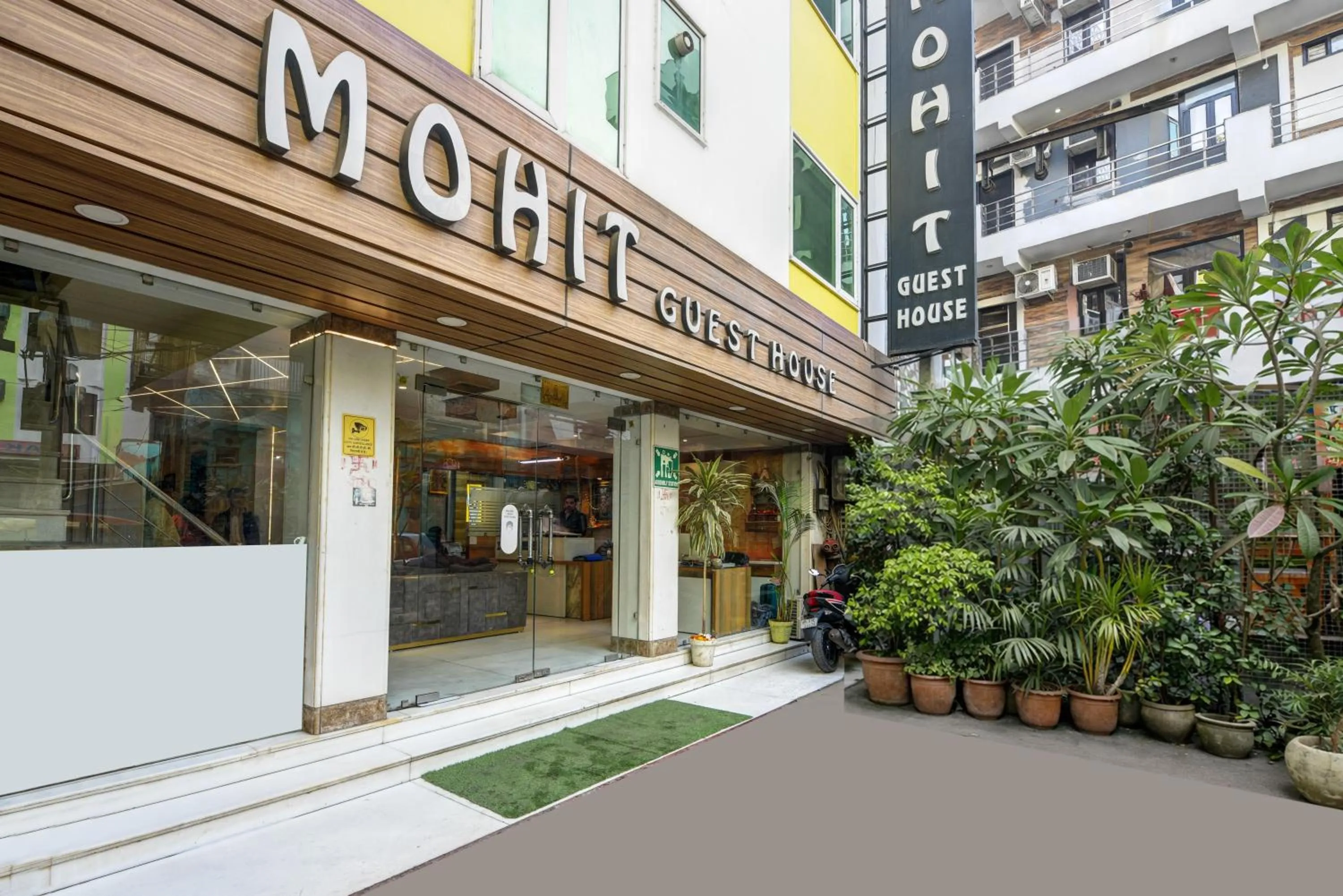 Property building in The Hotel Mohit -5 Minutes Walk From New Delhi Railway Station - Paharganj