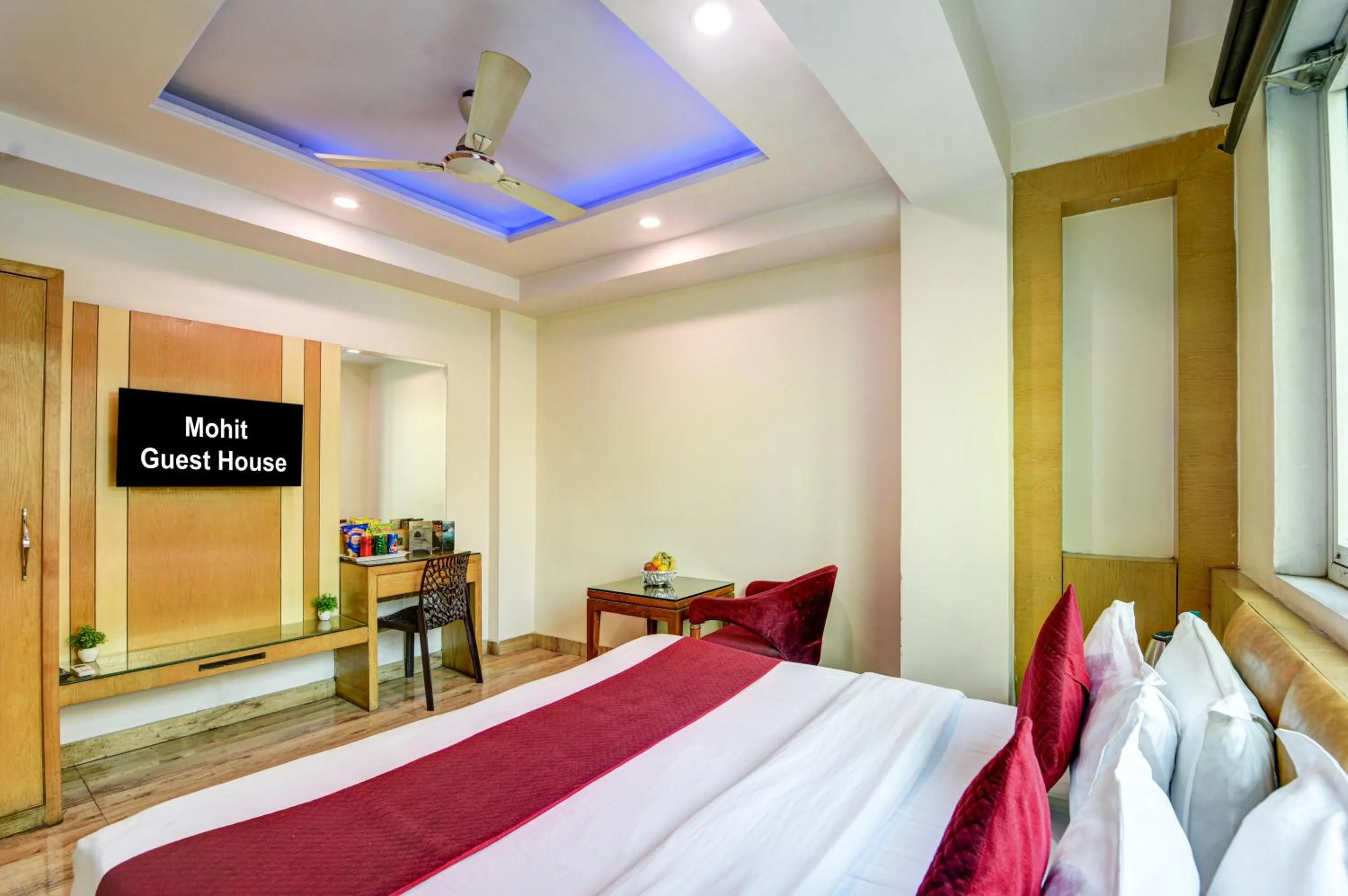 Bedroom, Bed in The Hotel Mohit -5 Minutes Walk From New Delhi Railway Station - Paharganj