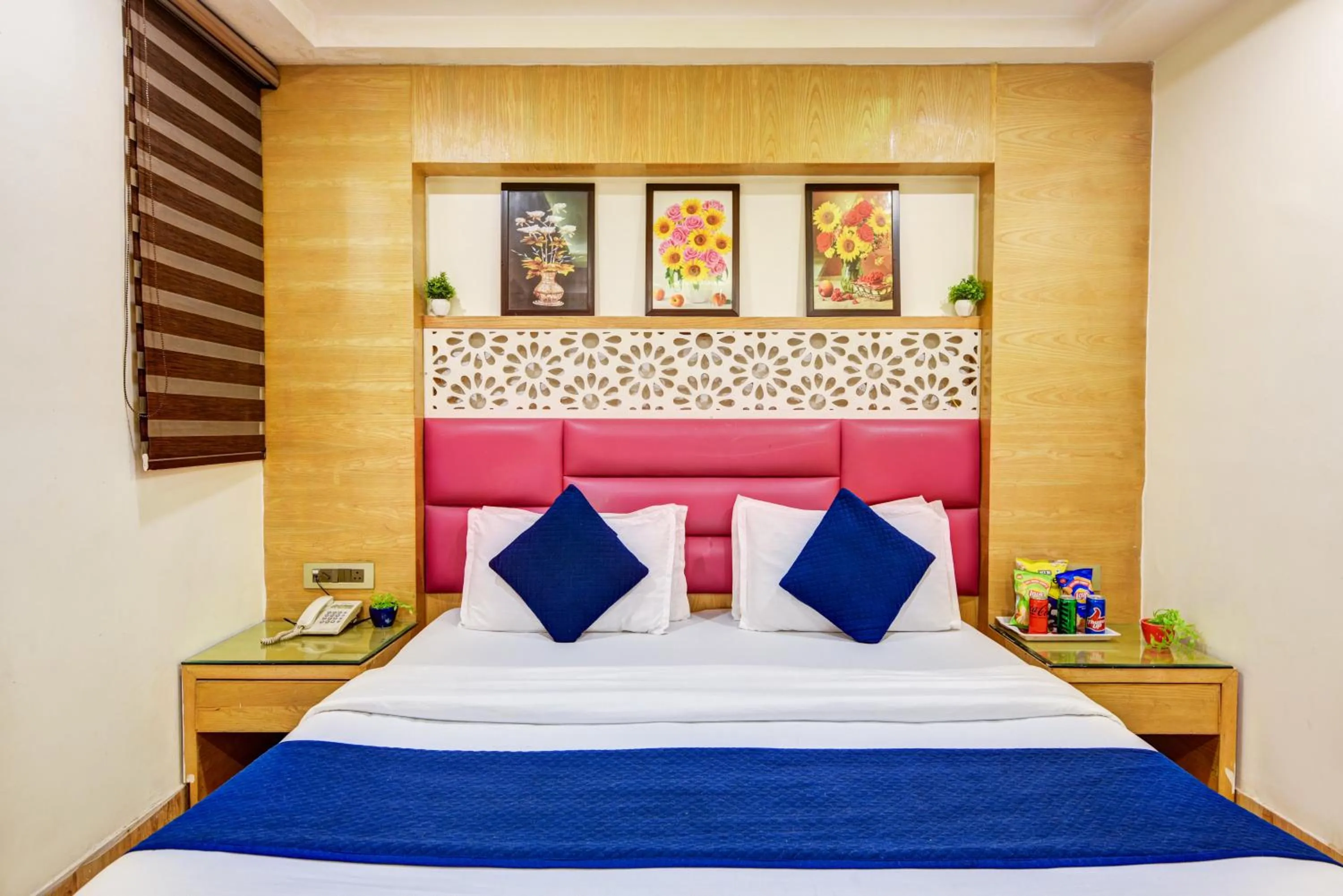 Bed in The Hotel Mohit -5 Minutes Walk From New Delhi Railway Station - Paharganj