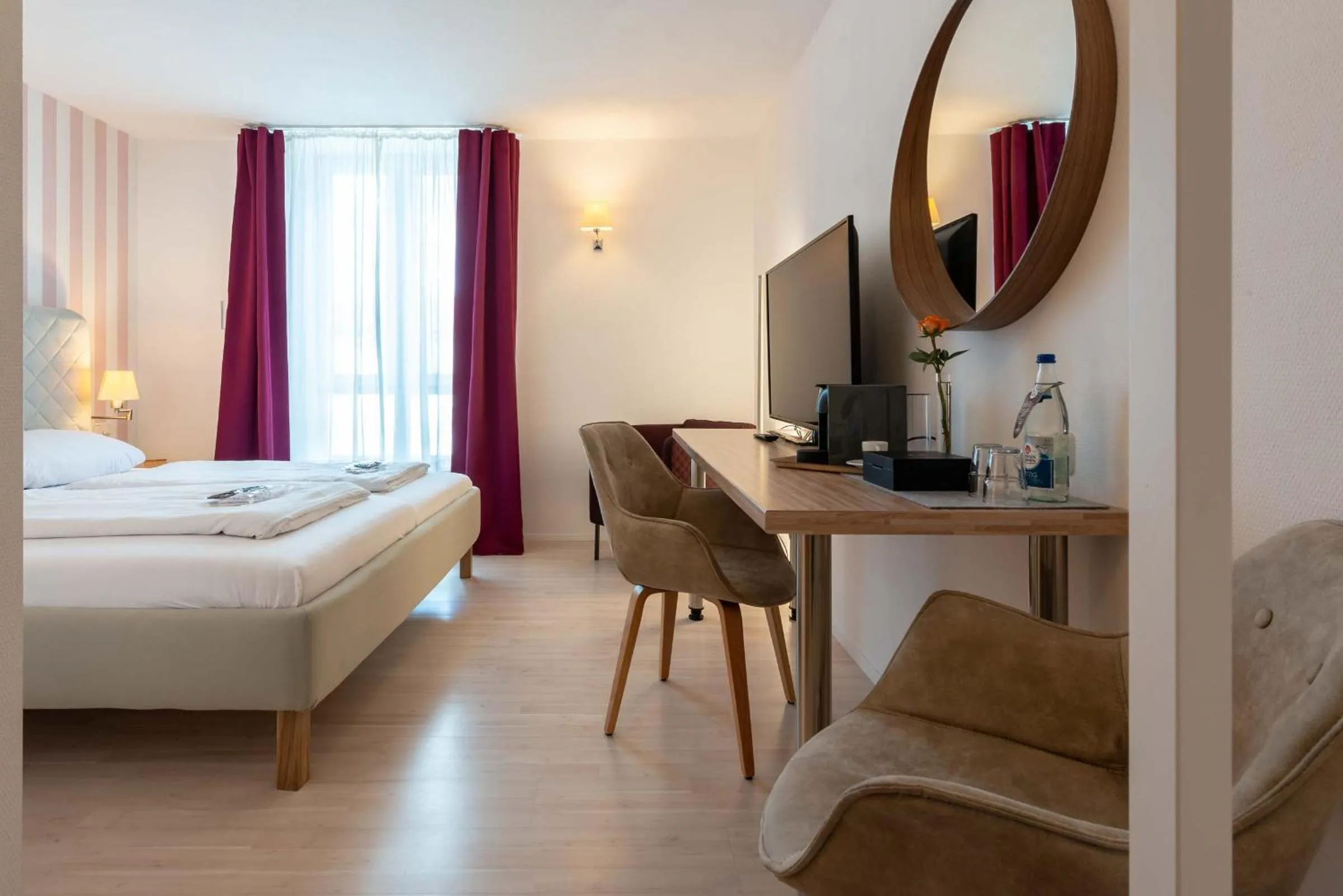 TV and multimedia, Bed in Hotel Am Dom