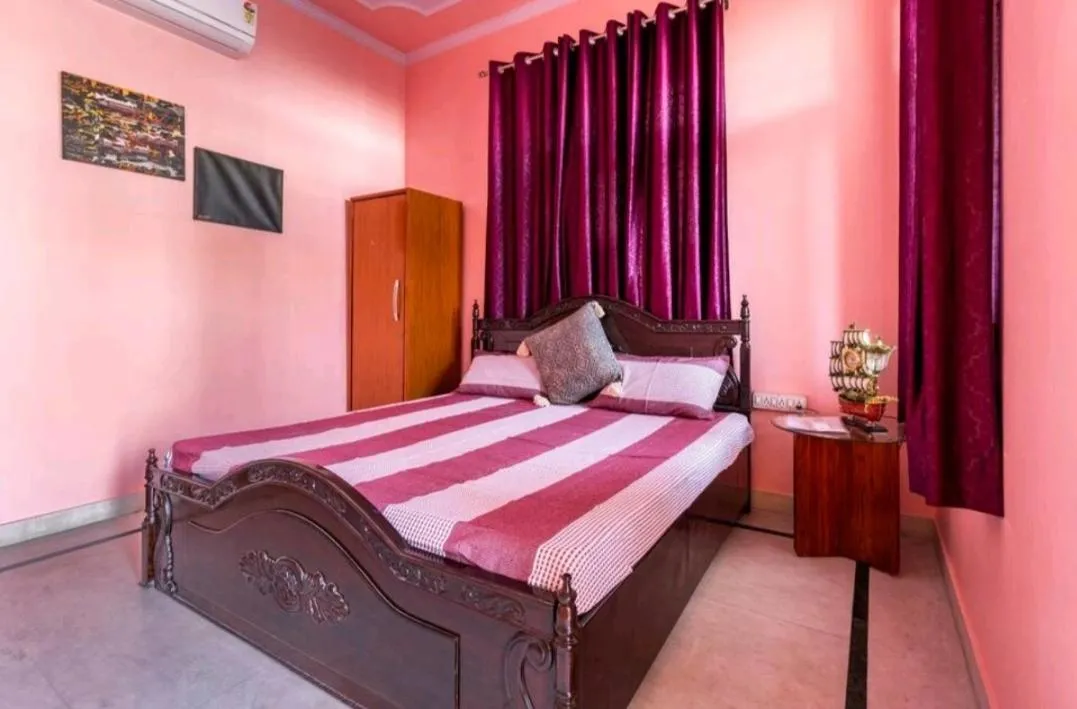 Bedroom, Bed in Padmalayabnb