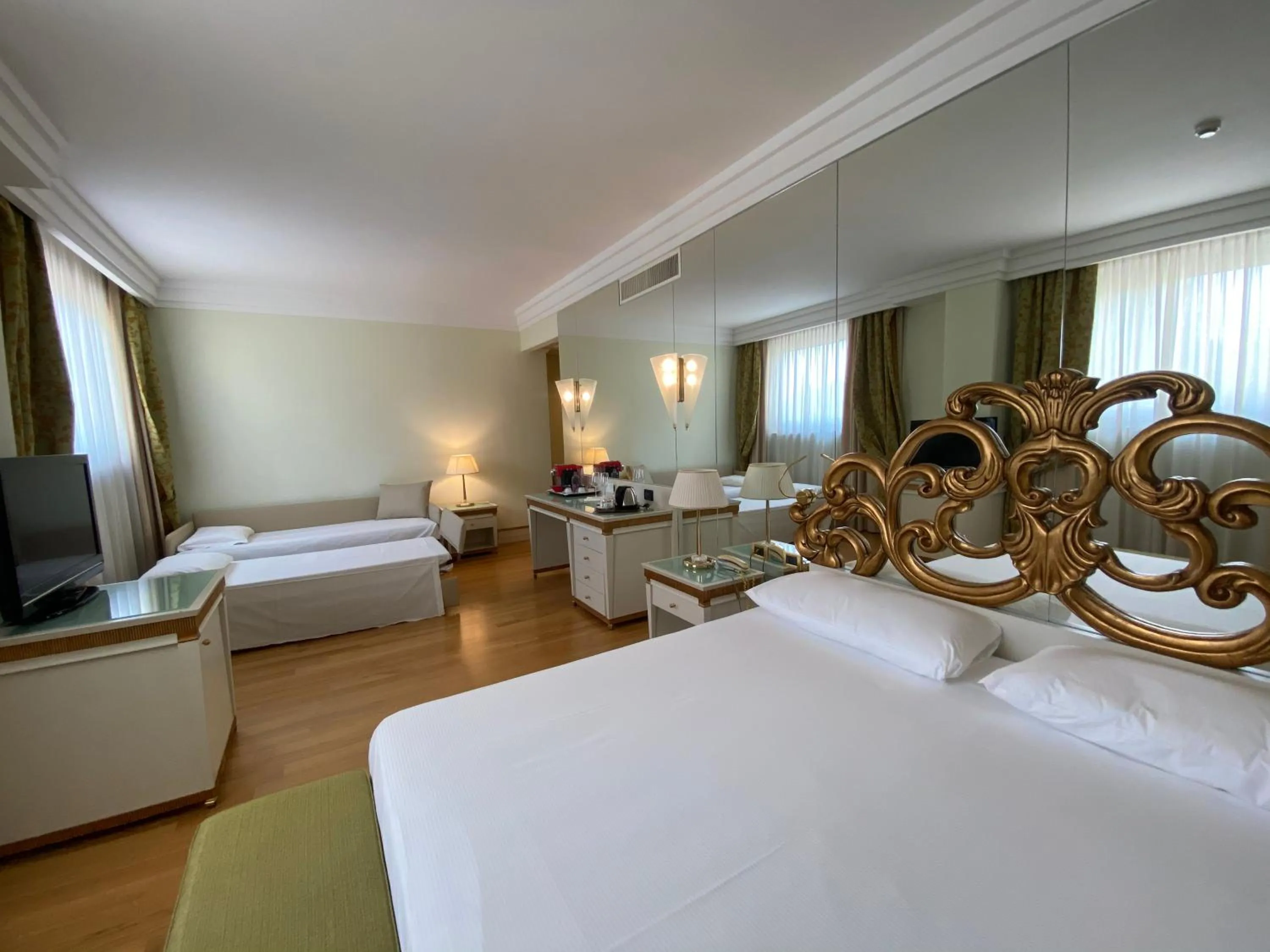 Bedroom, Bed in Park Hotel Junior