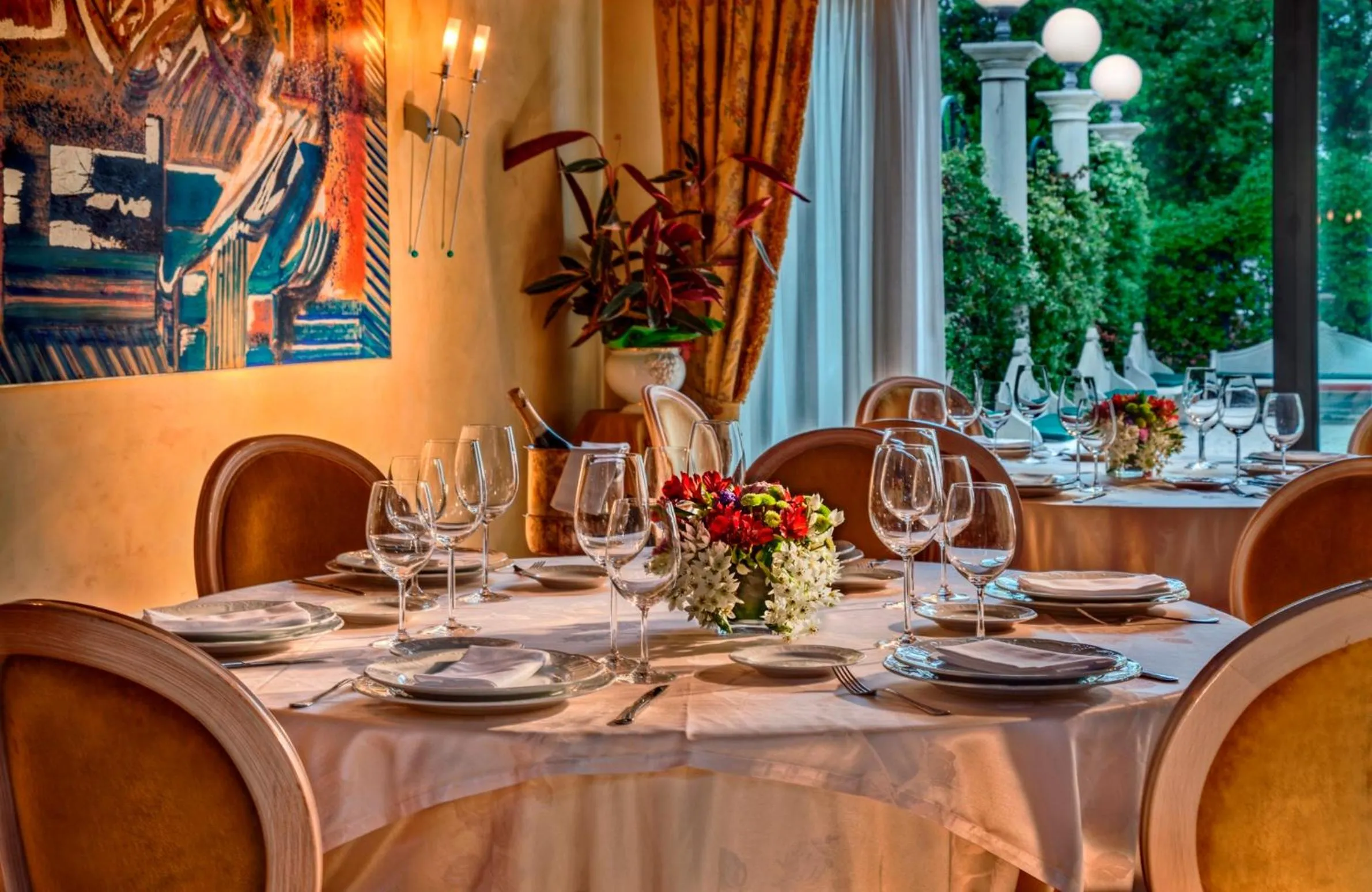 Restaurant/places to eat in Park Hotel Junior