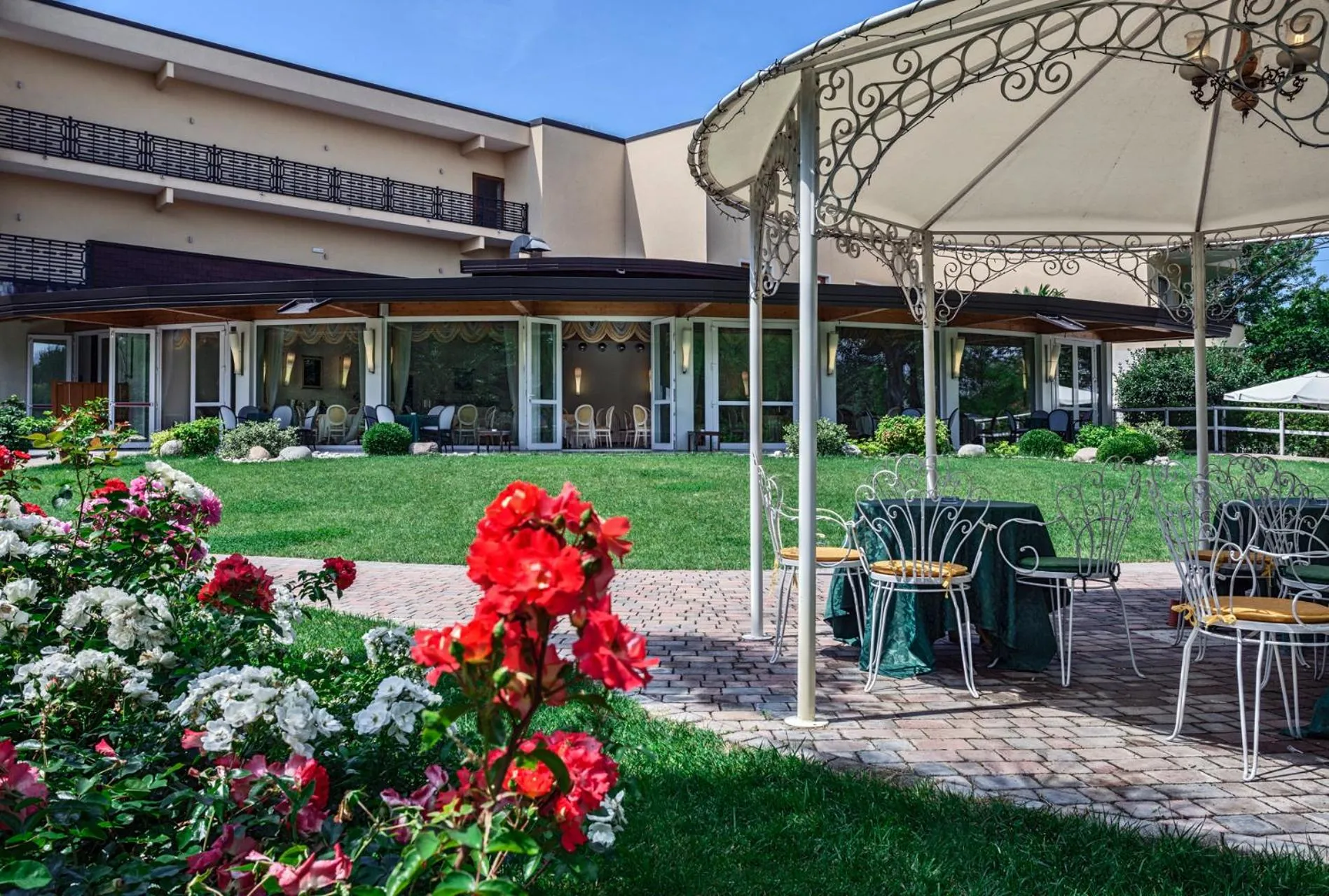 Facade/entrance in Park Hotel Junior