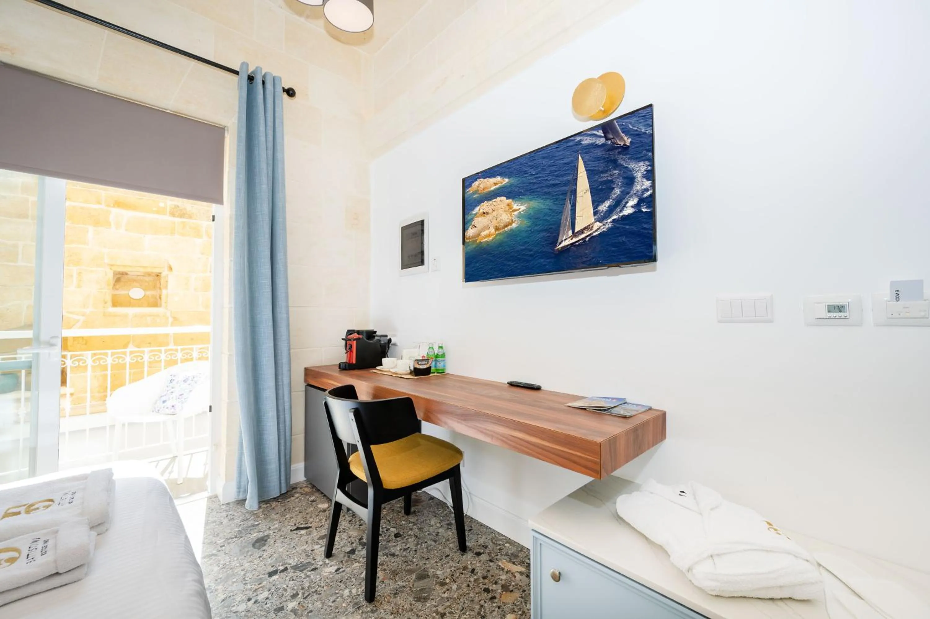 Coffee/tea facilities, Bed in Battistini Boutique Living and Spa, Victoria, Gozo