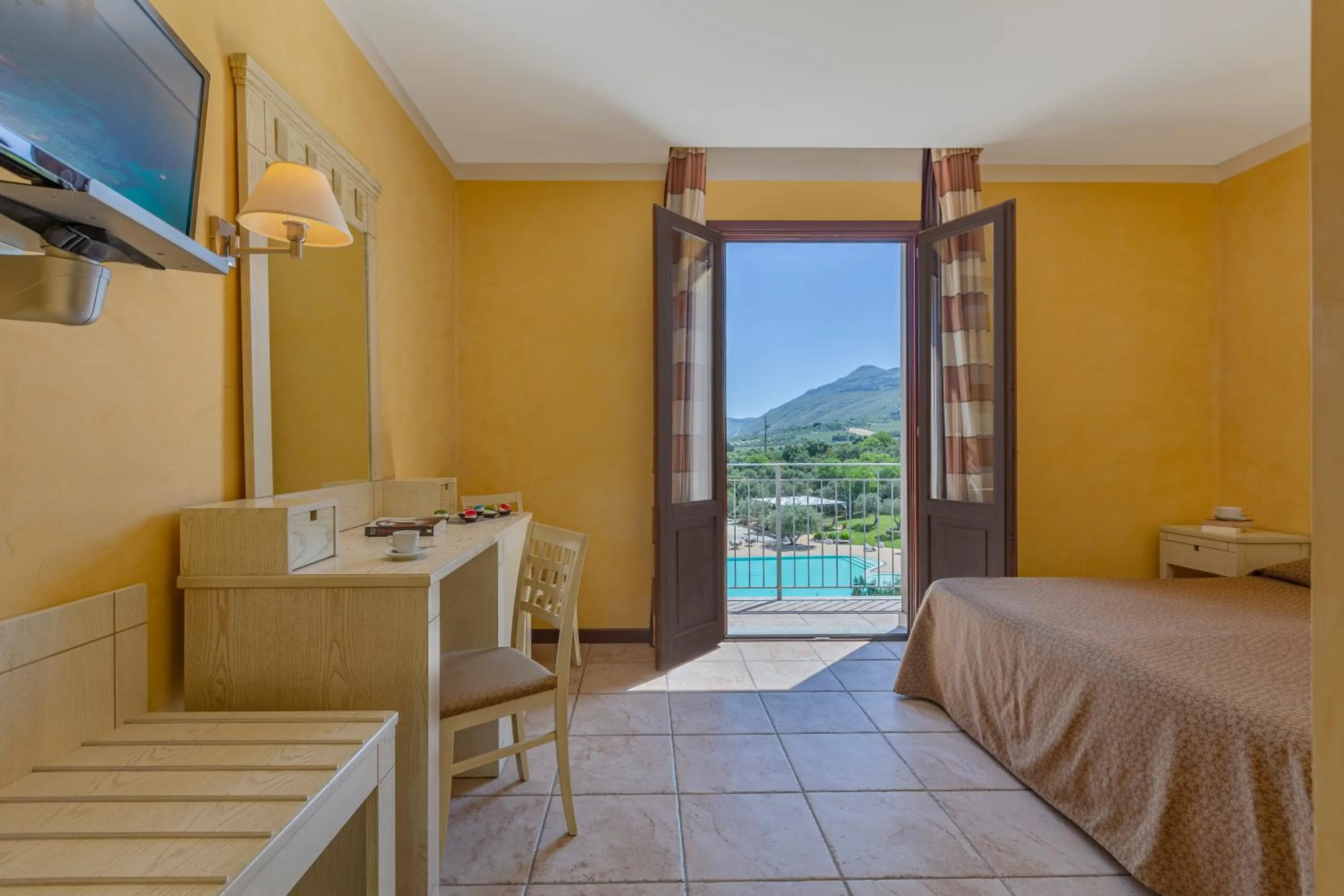 Balcony/Terrace, Bed in Villa Zina Family Resort