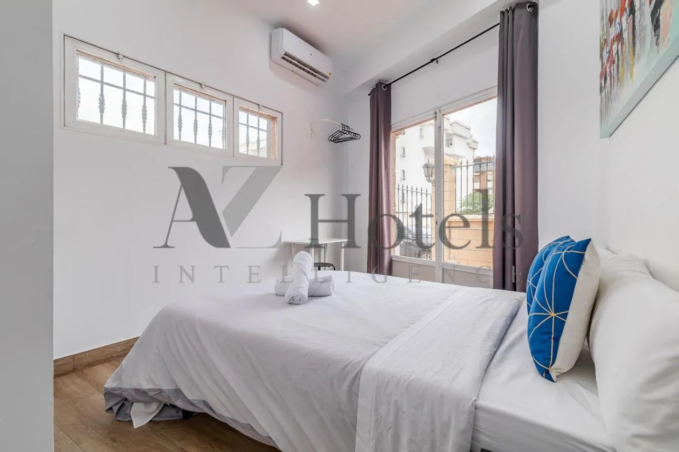 Bed in AYZ Elcano - Auto check-in property
