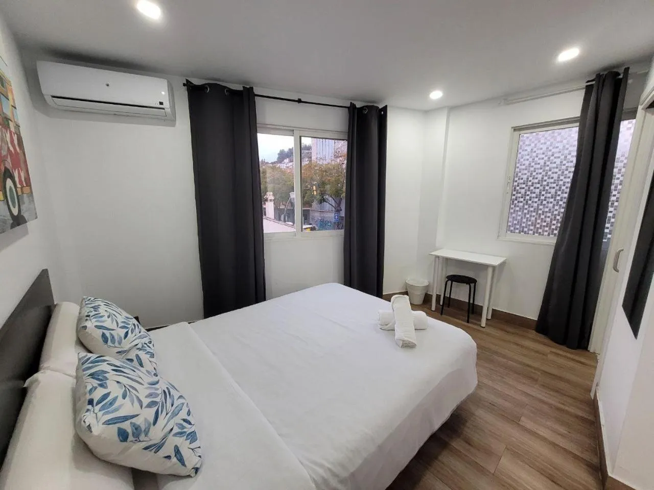 Bed in AYZ Elcano - Auto check-in property