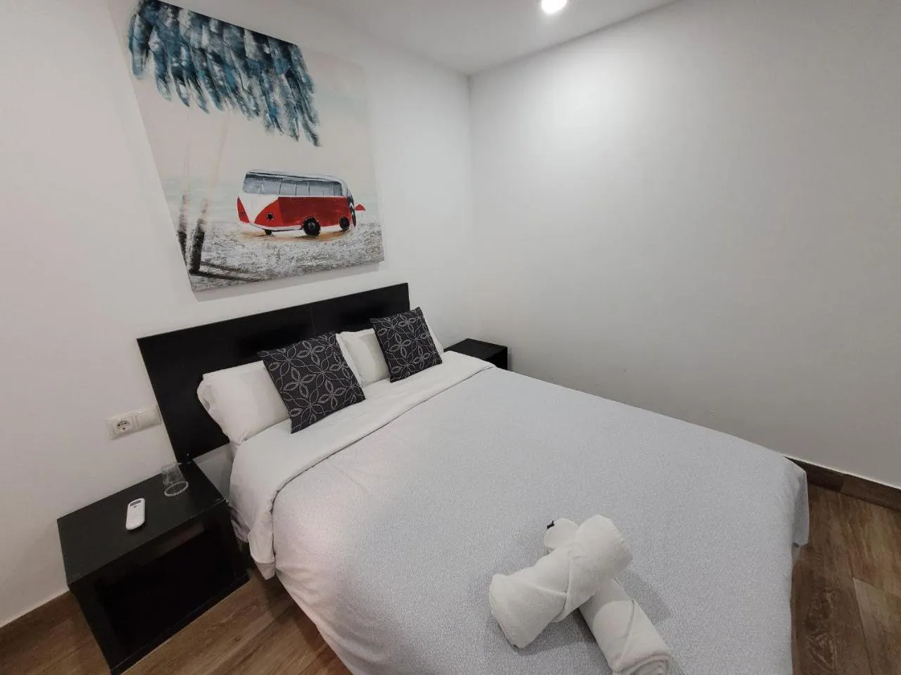 Bed in AYZ Elcano - Auto check-in property