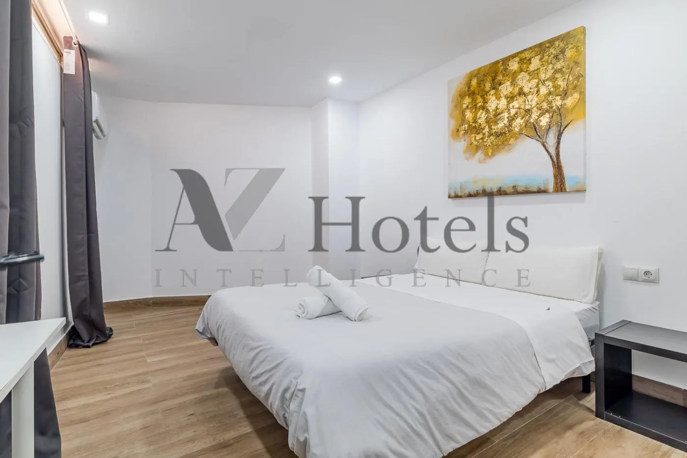 Bed in AYZ Elcano - Auto check-in property