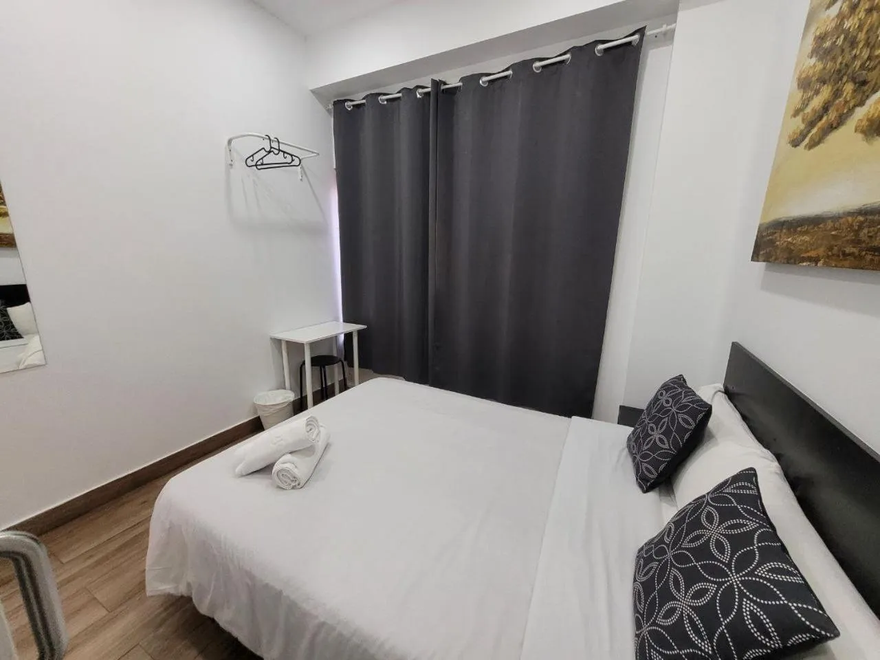 Bed in AYZ Elcano - Auto check-in property