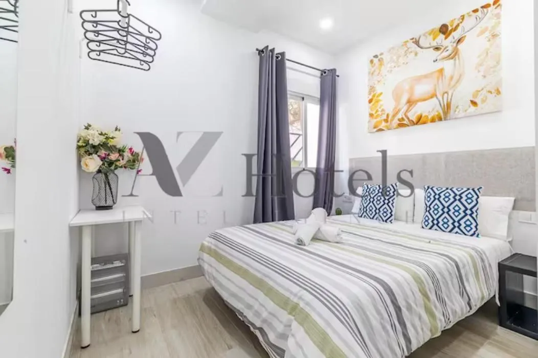 Bed in AYZ Elcano - Auto check-in property