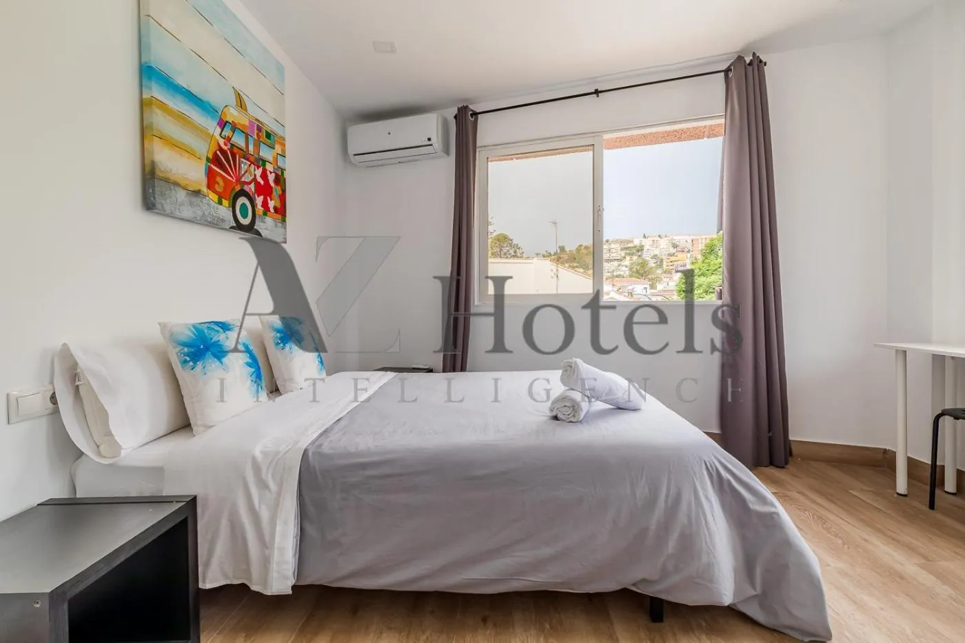 Bed in AYZ Elcano - Auto check-in property