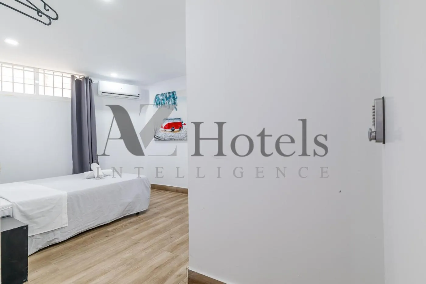 Bed in AYZ Elcano - Auto check-in property