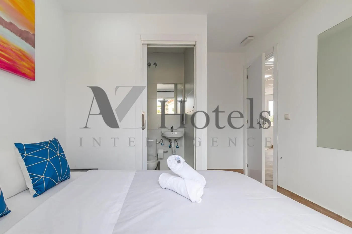 Bed in AYZ Elcano - Auto check-in property