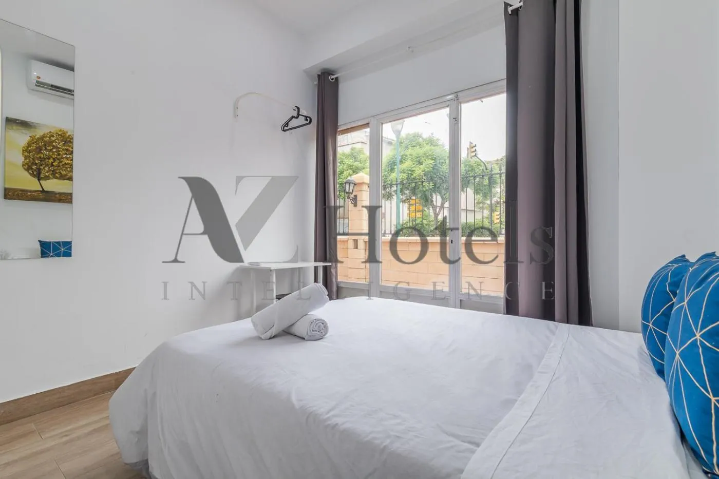 Bed in AYZ Elcano - Auto check-in property