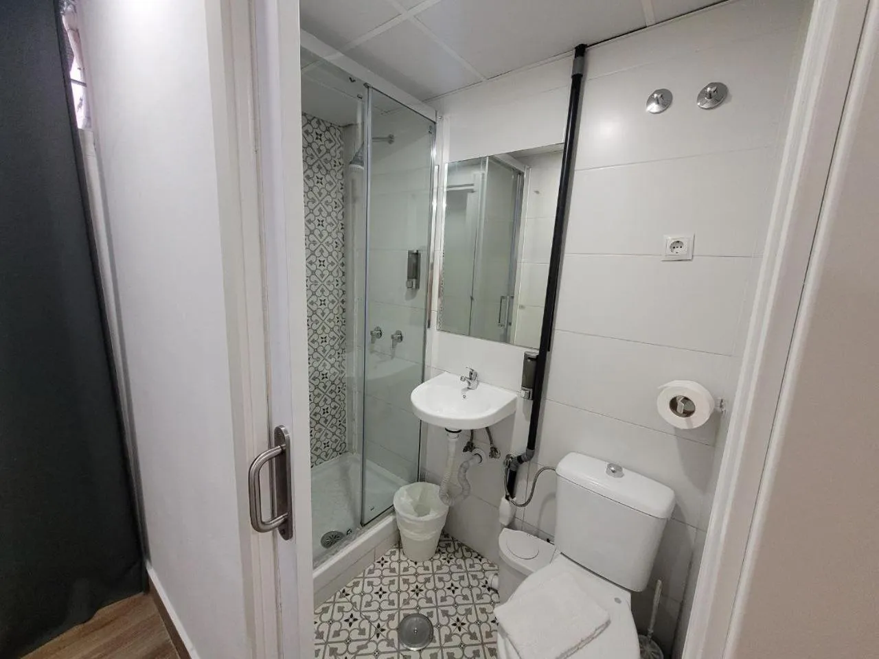 Shower in AYZ Elcano - Auto check-in property