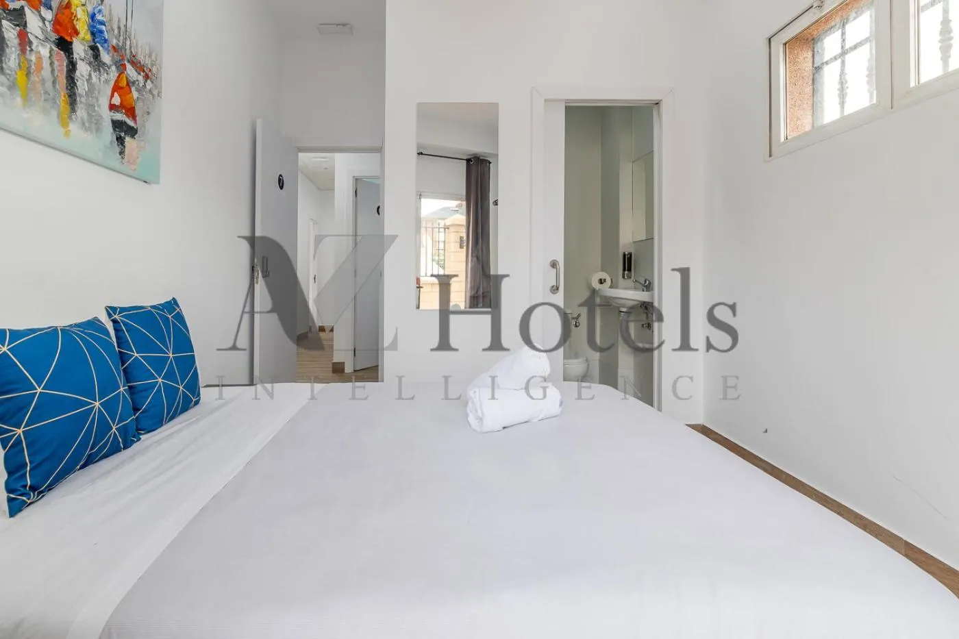 Bed in AYZ Elcano - Auto check-in property