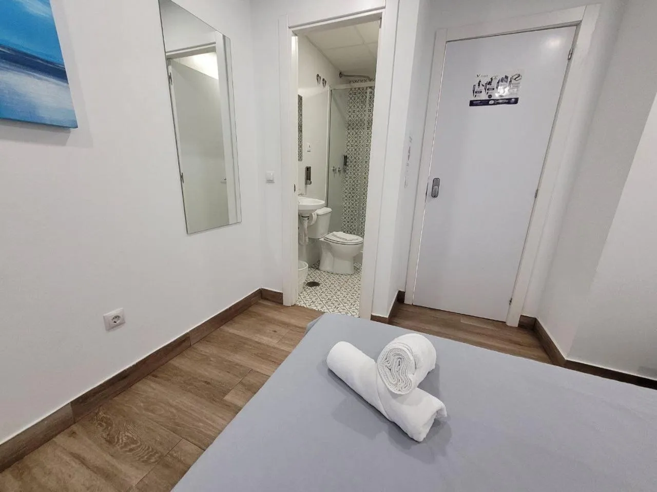 Toilet in AYZ Elcano - Auto check-in property