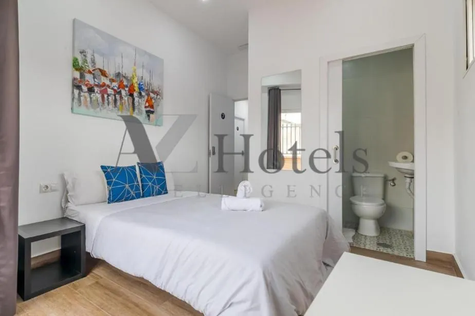 Bed in AYZ Elcano - Auto check-in property