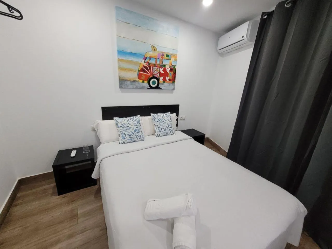 Bed in AYZ Elcano - Auto check-in property