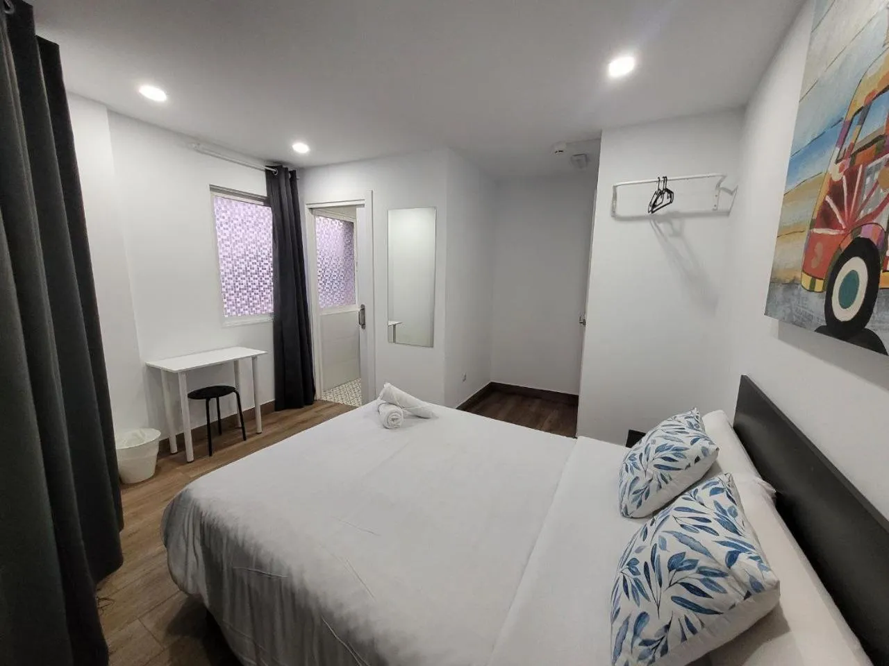 Bed in AYZ Elcano - Auto check-in property